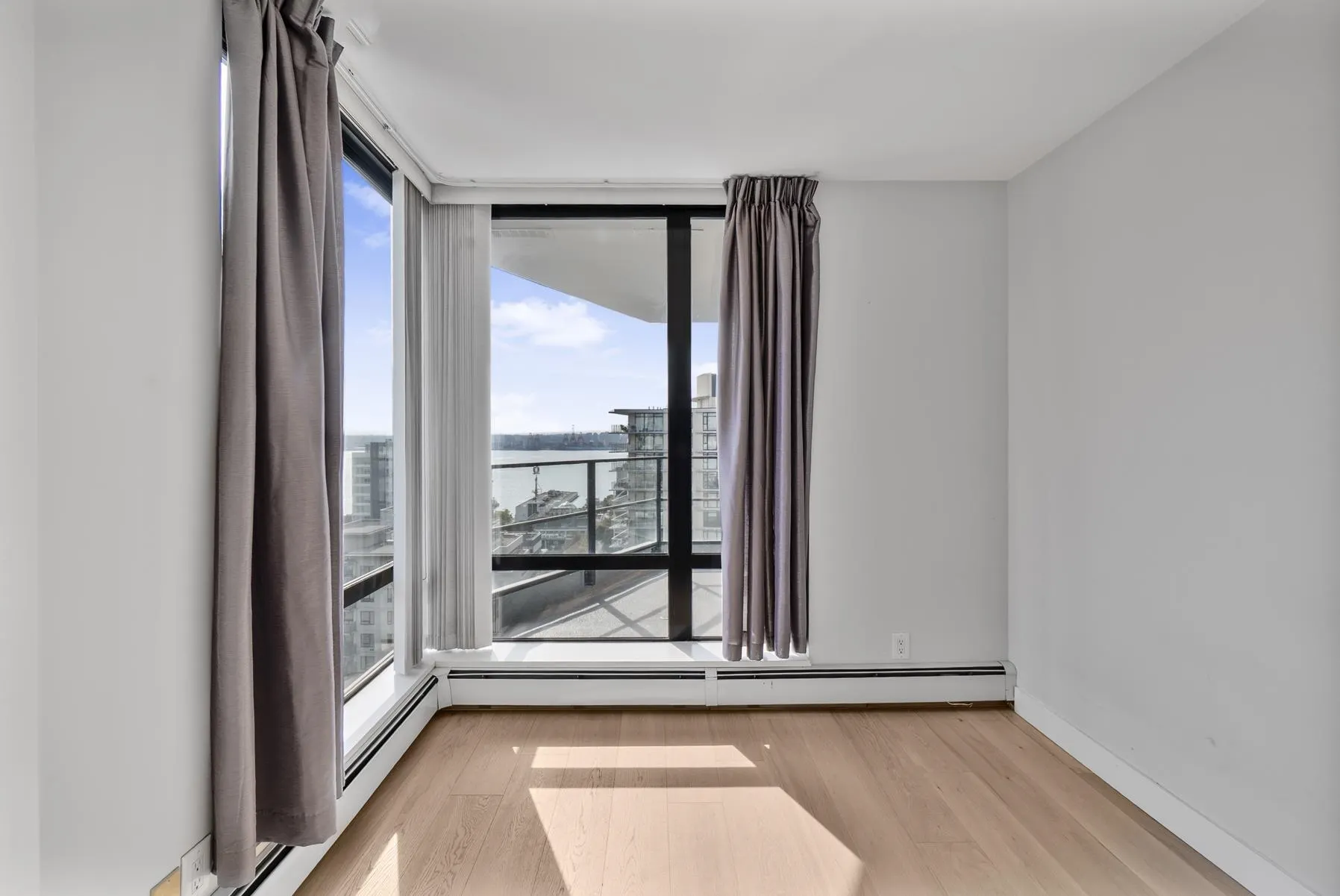 1301 151 W 2nd Street