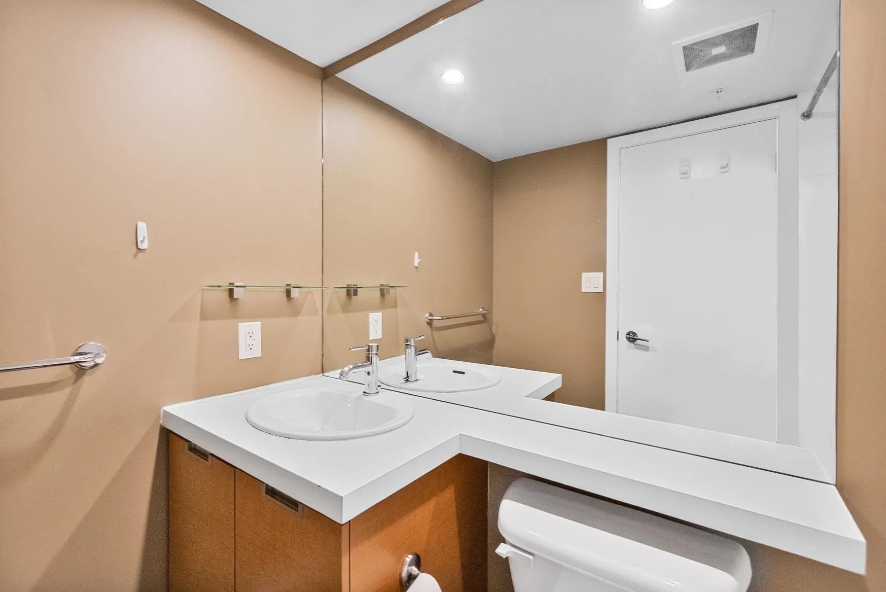 1301 151 W 2nd Street