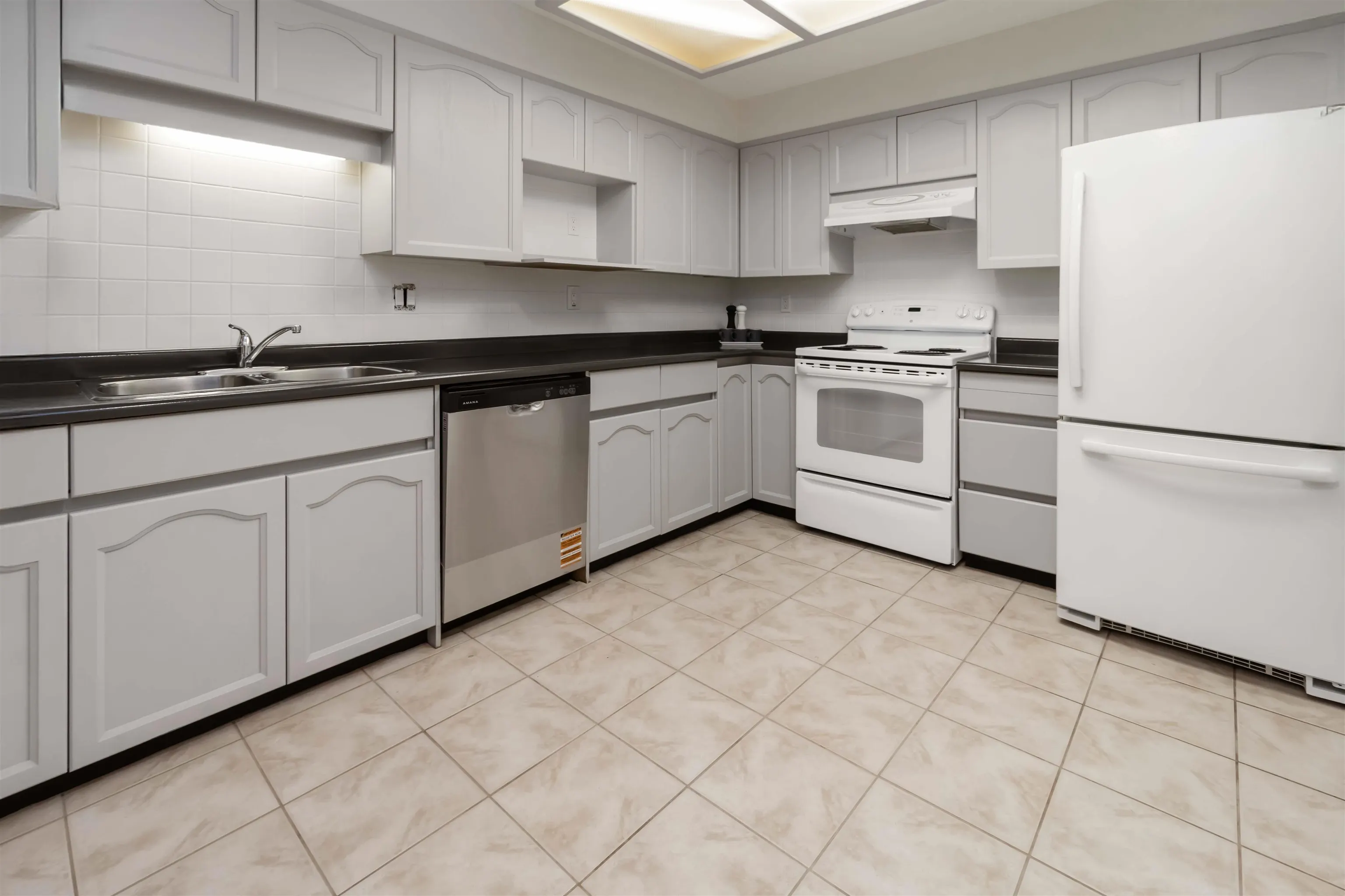 102 1230 Quayside Drive