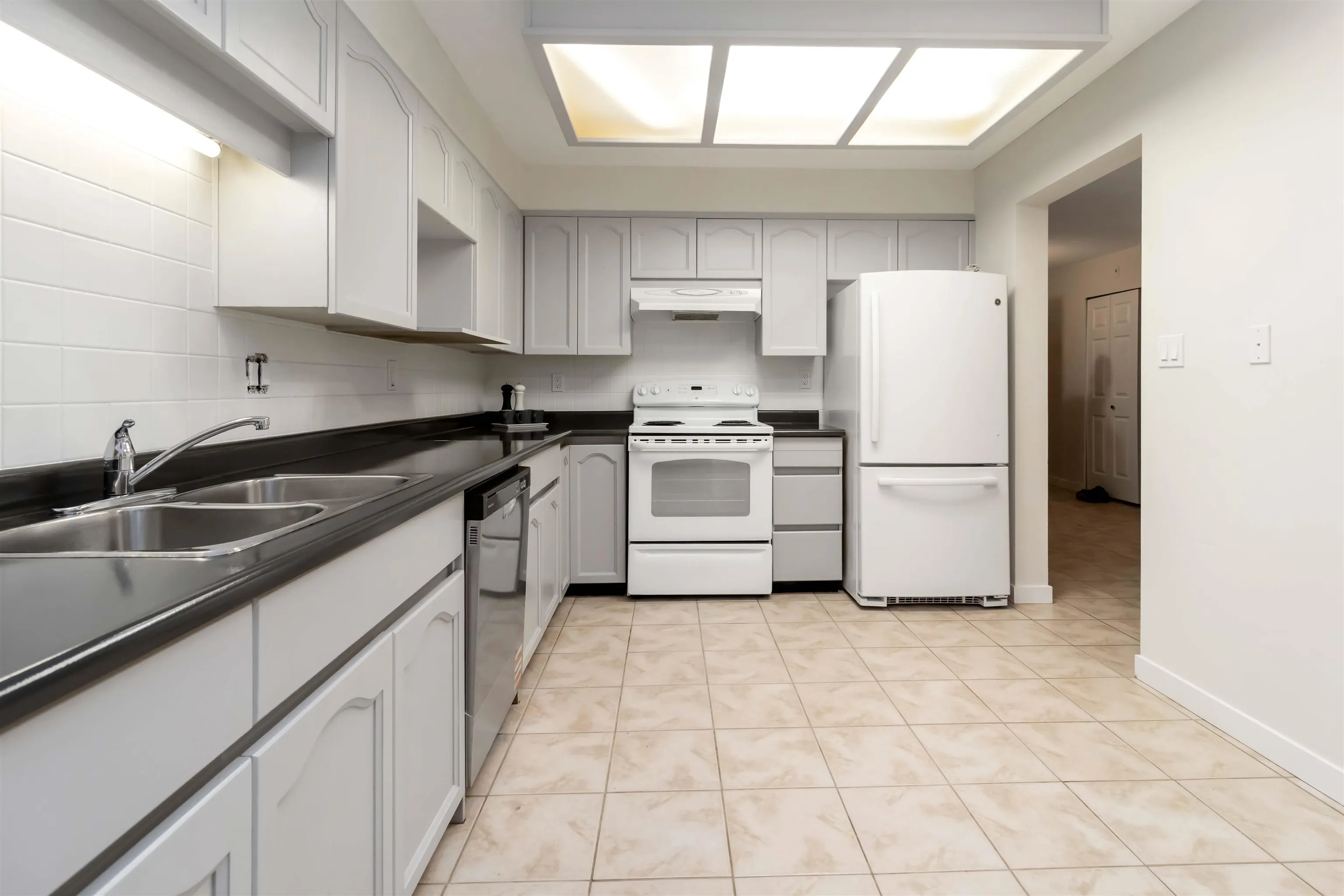 102 1230 Quayside Drive