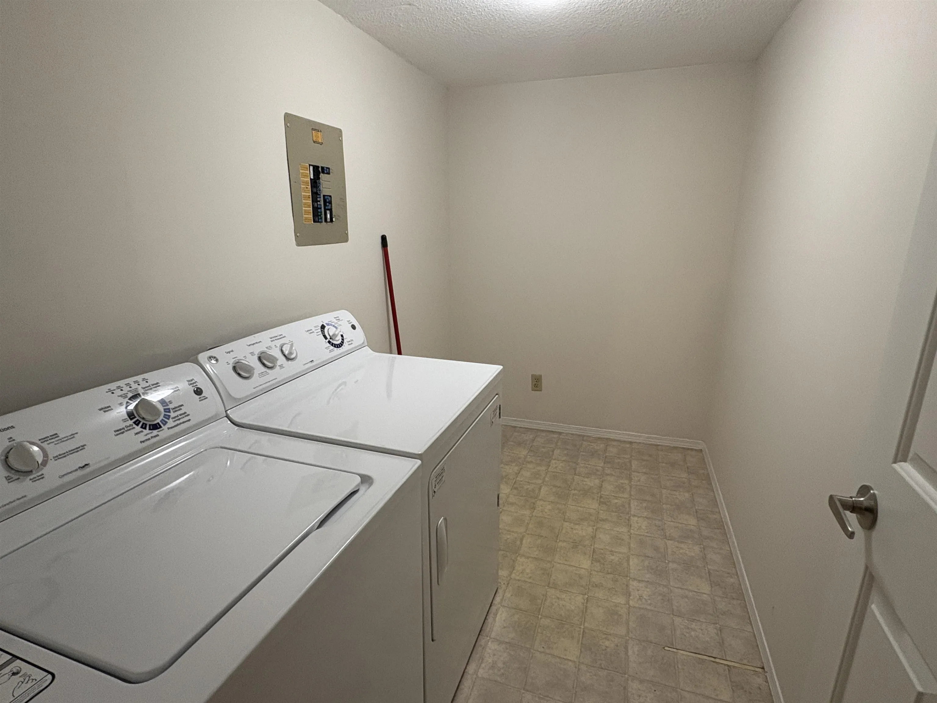 102 1230 Quayside Drive