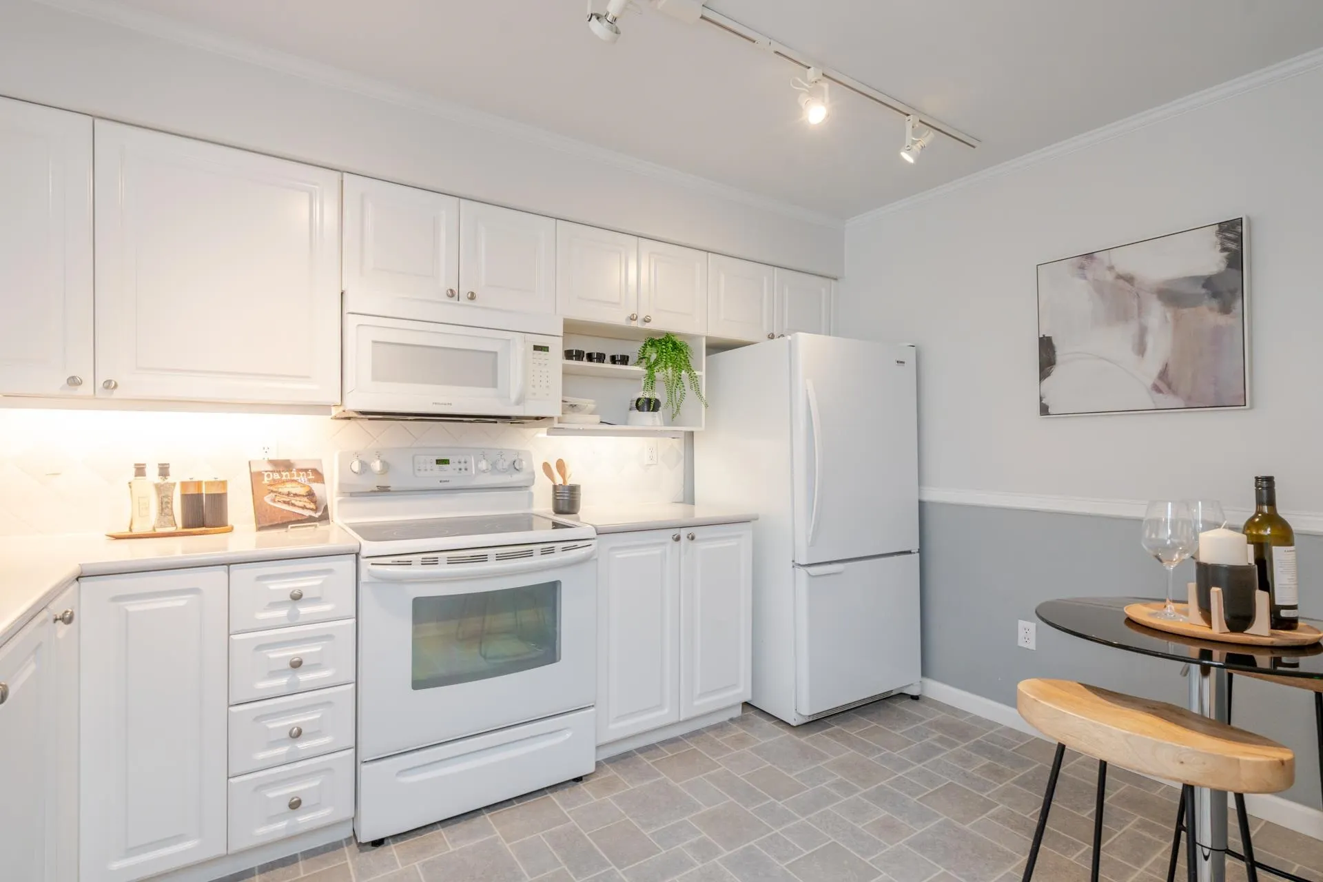 108 5556 14th Avenue