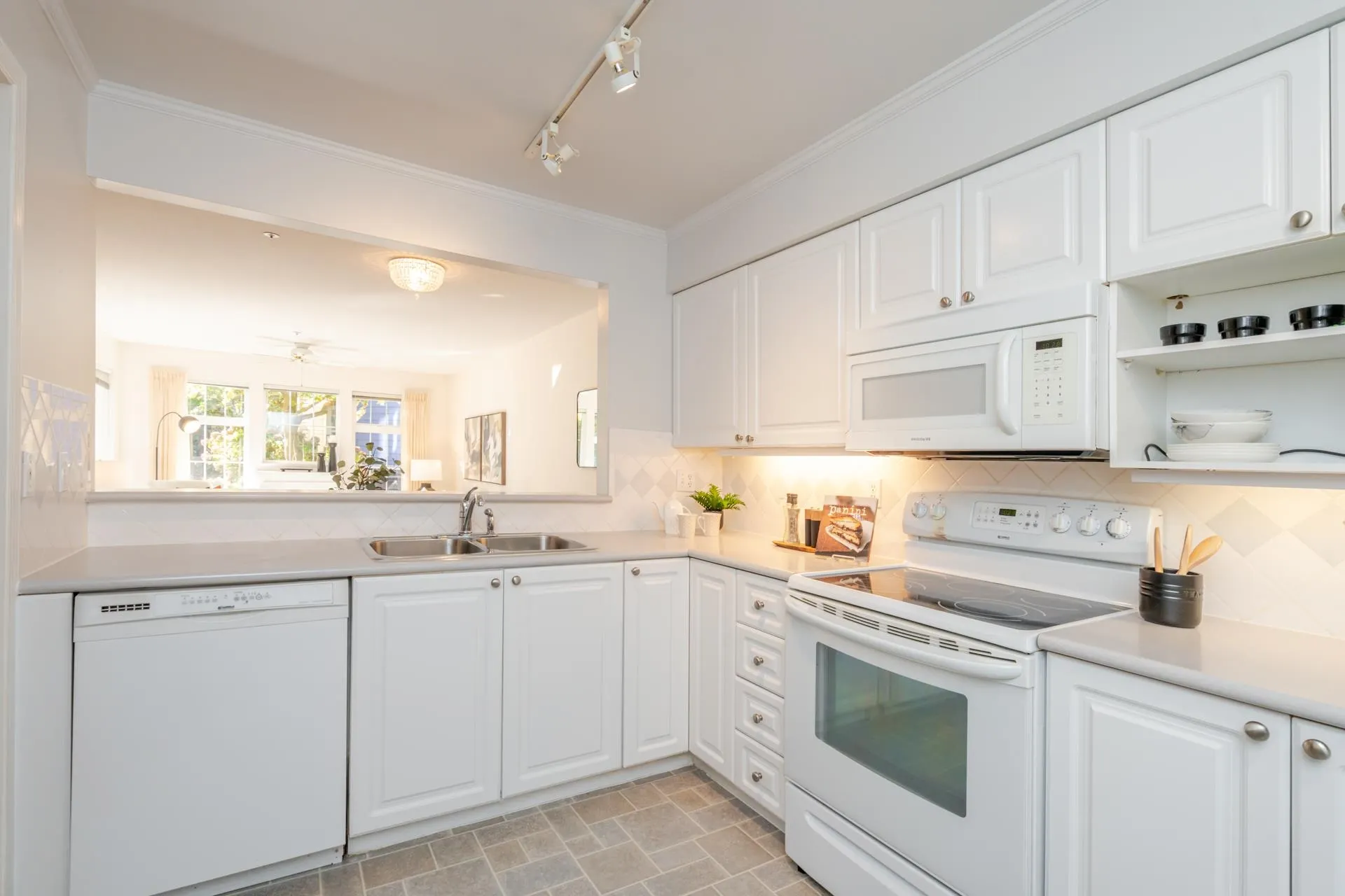 108 5556 14th Avenue