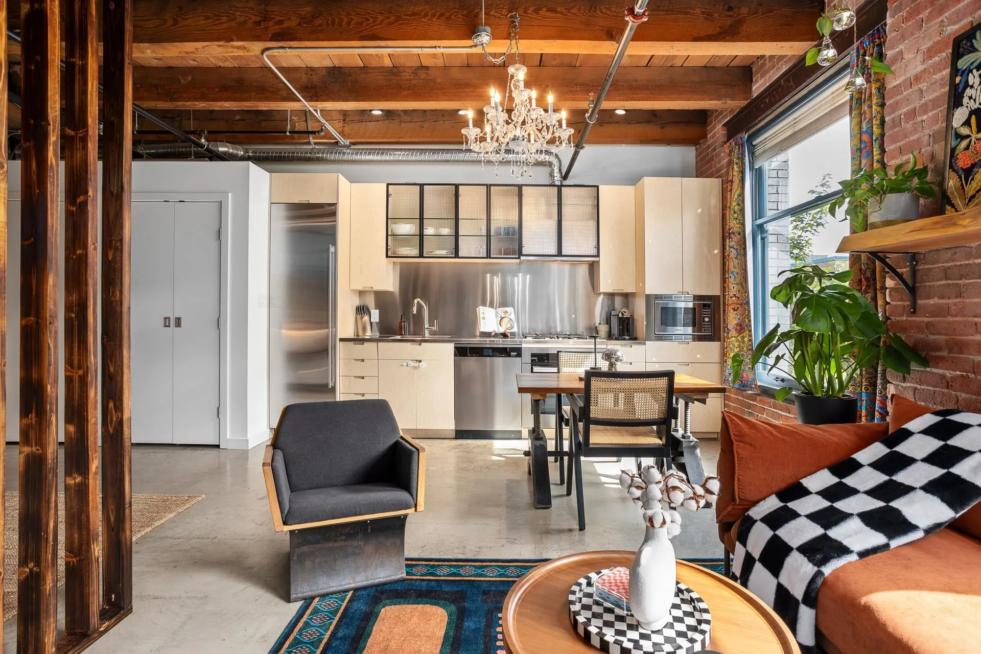 310 55 E Cordova Street