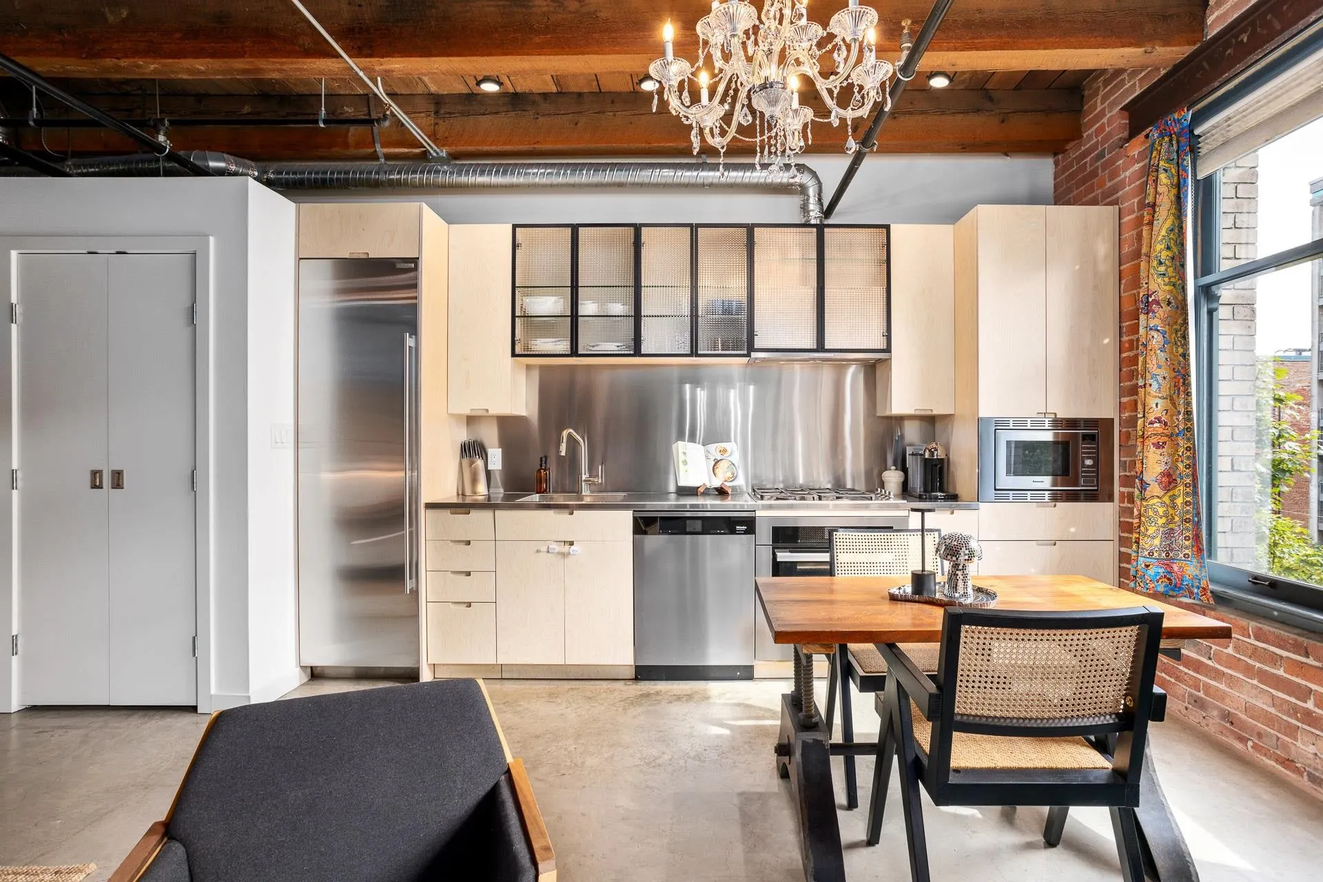 310 55 E Cordova Street