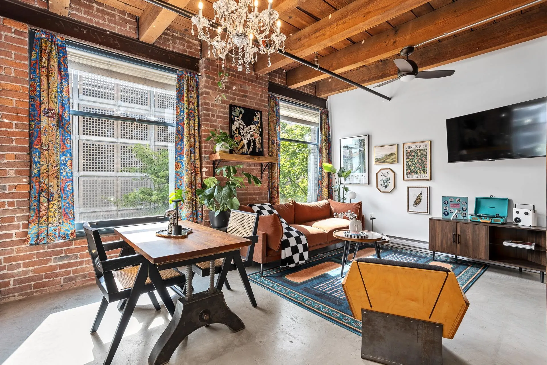 310 55 E Cordova Street