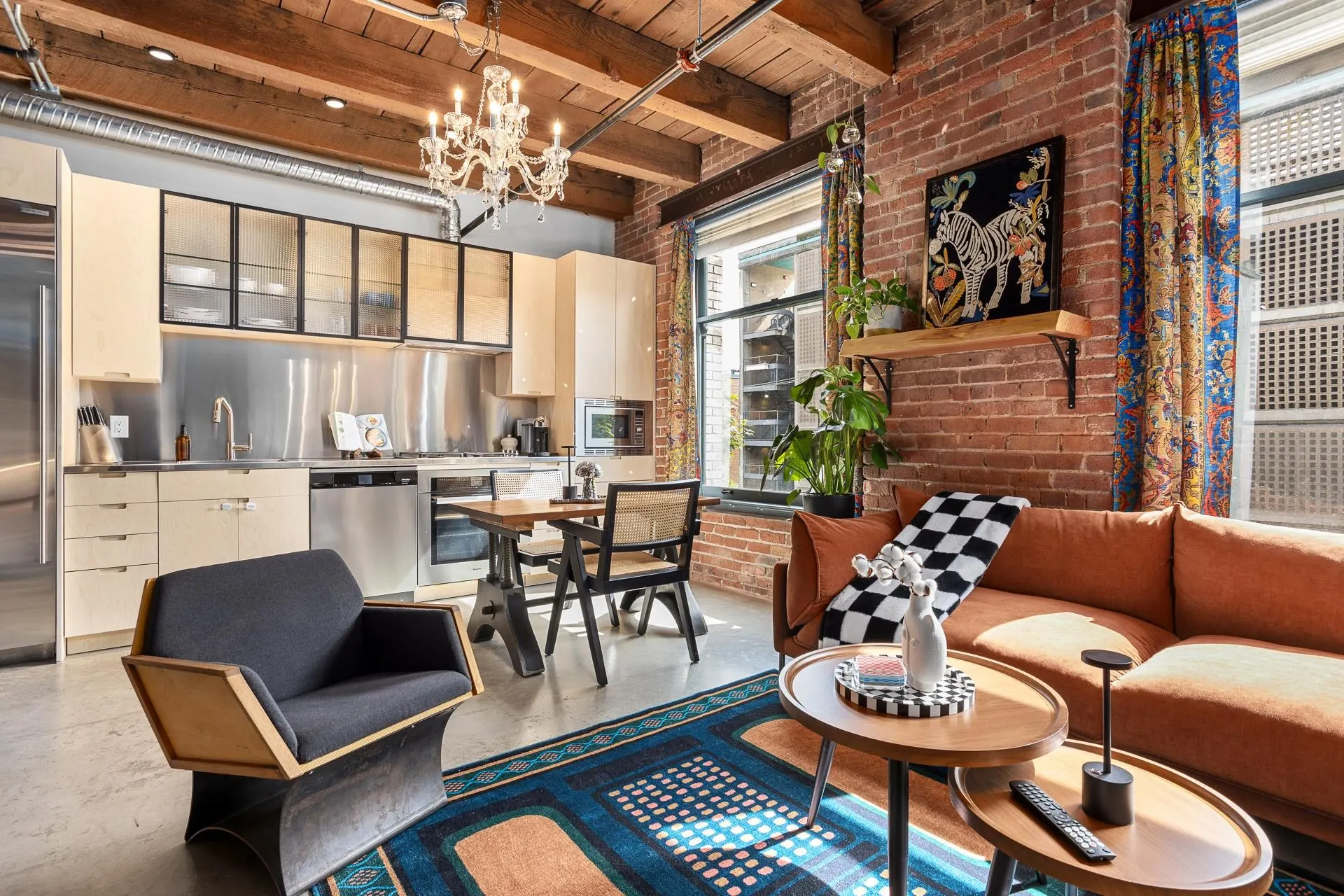 310 55 E Cordova Street