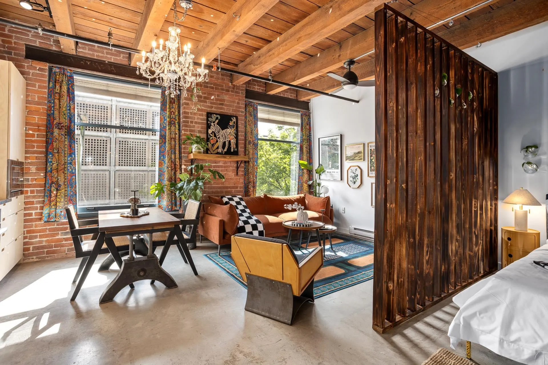 310 55 E Cordova Street