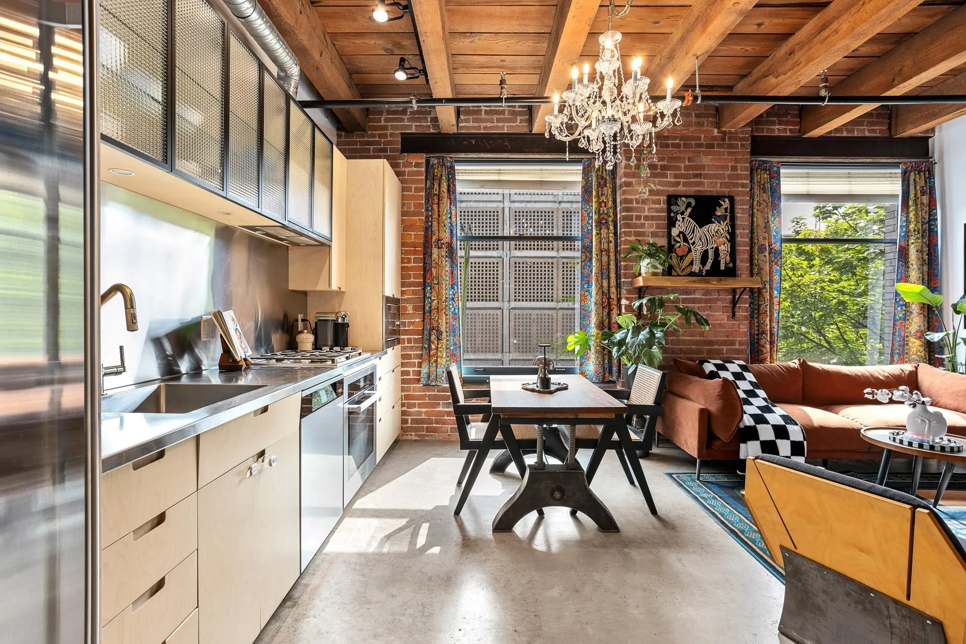 310 55 E Cordova Street