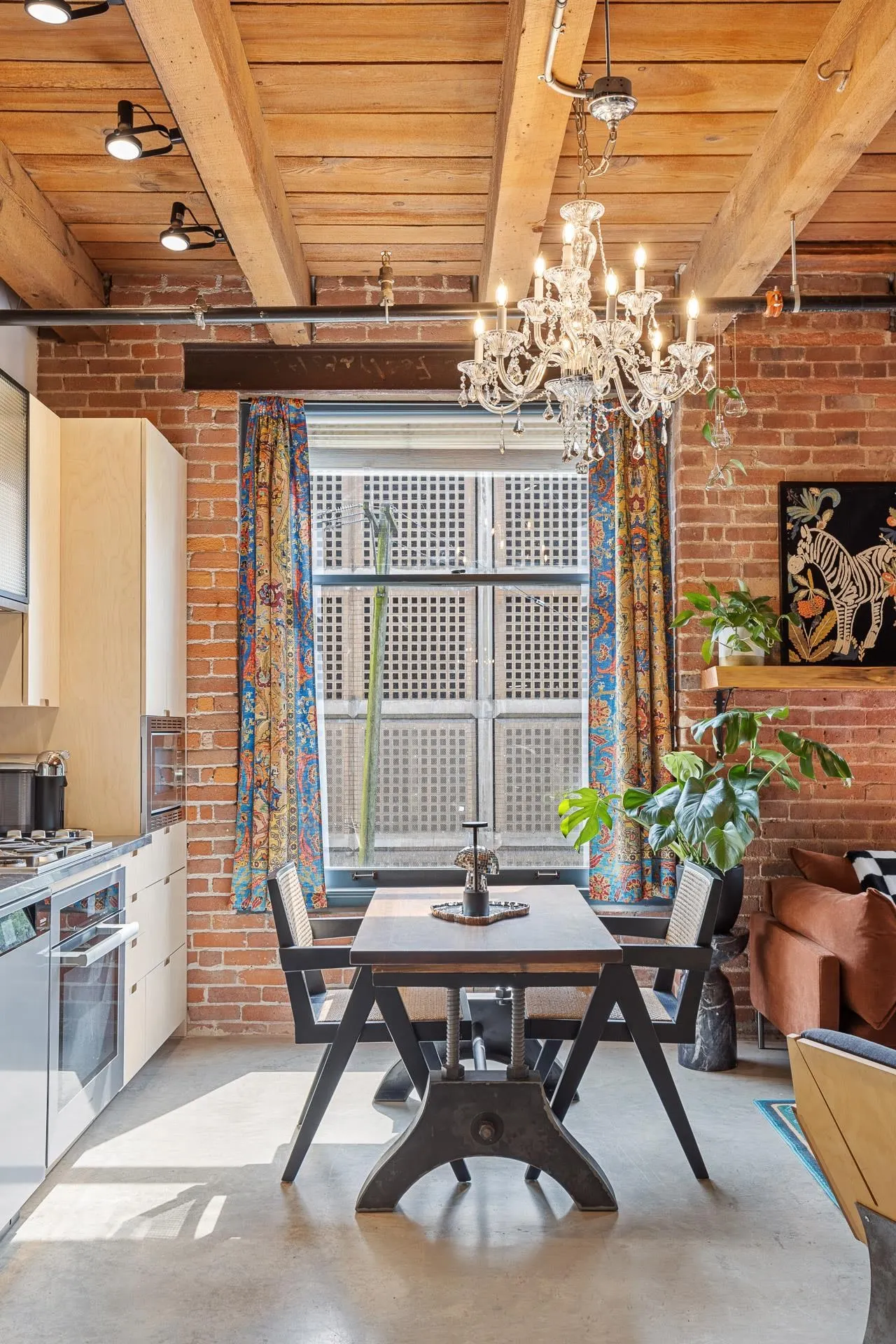 310 55 E Cordova Street