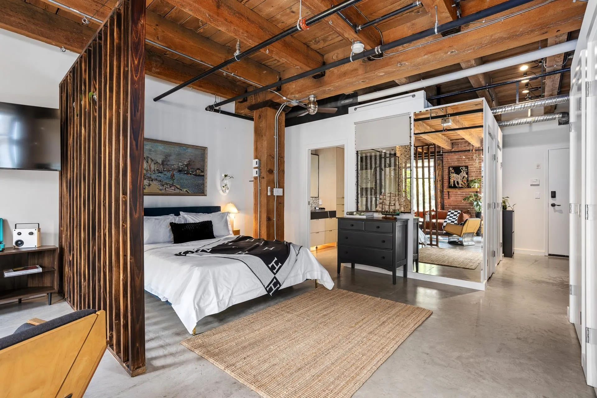 310 55 E Cordova Street