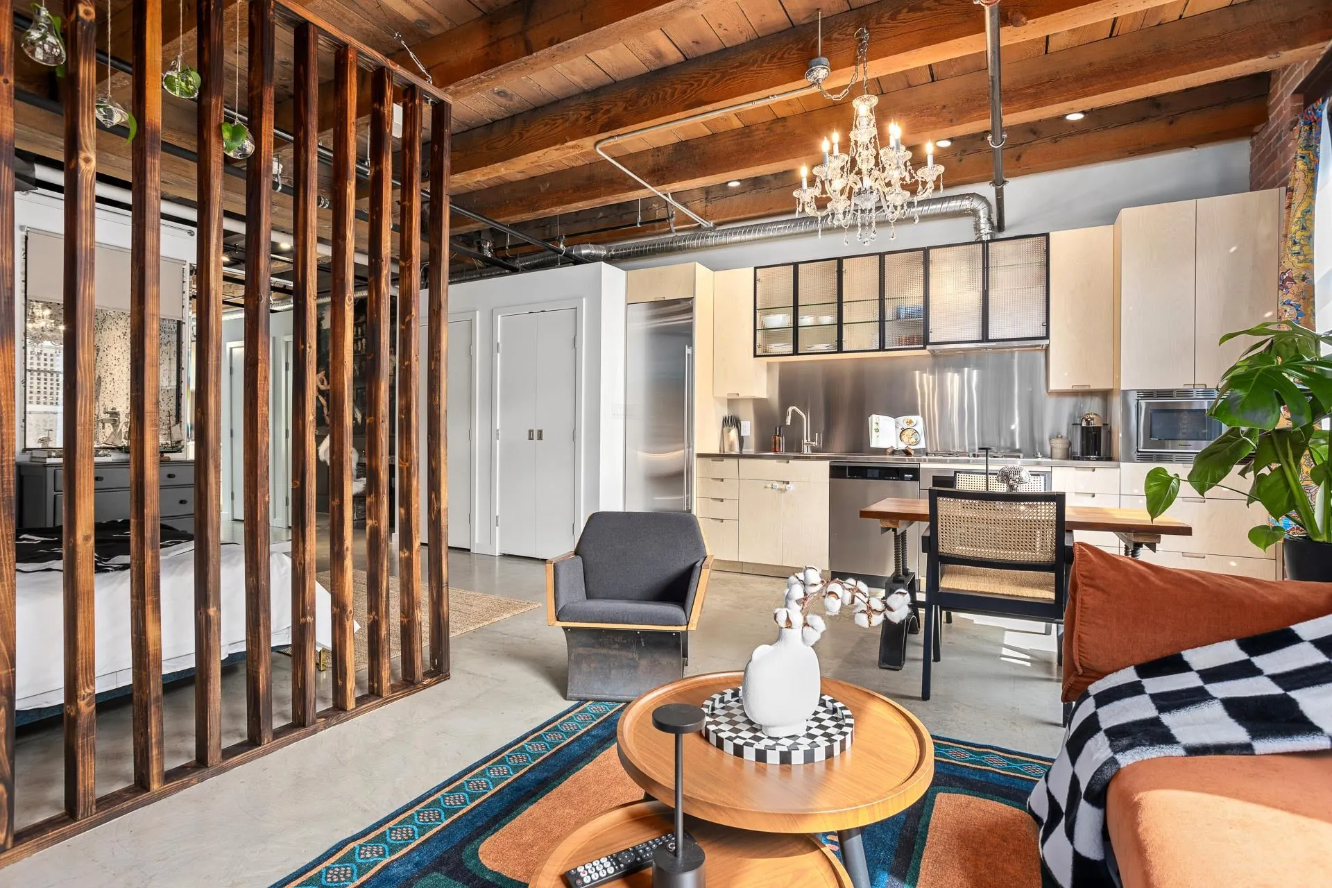 310 55 E Cordova Street