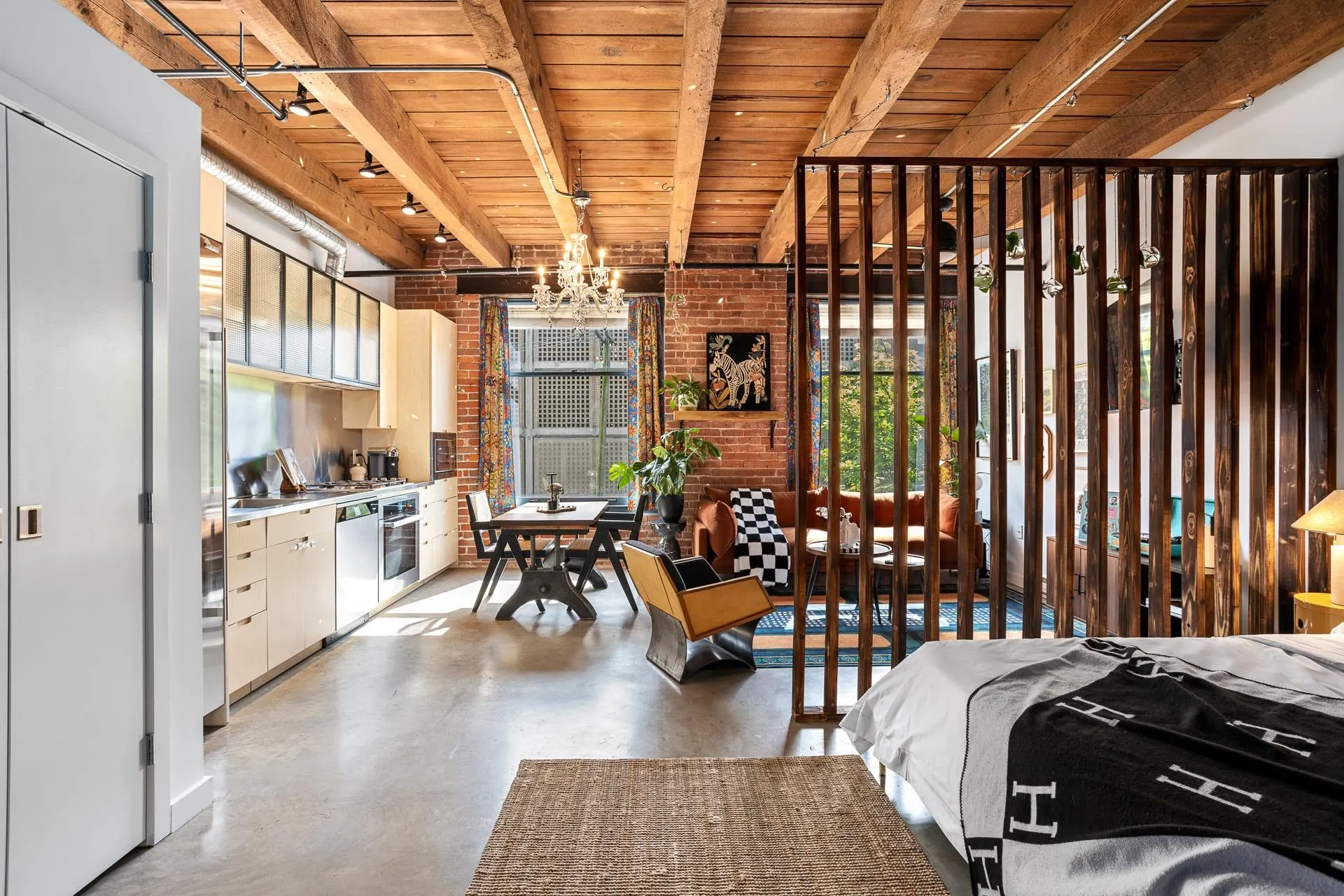 310 55 E Cordova Street