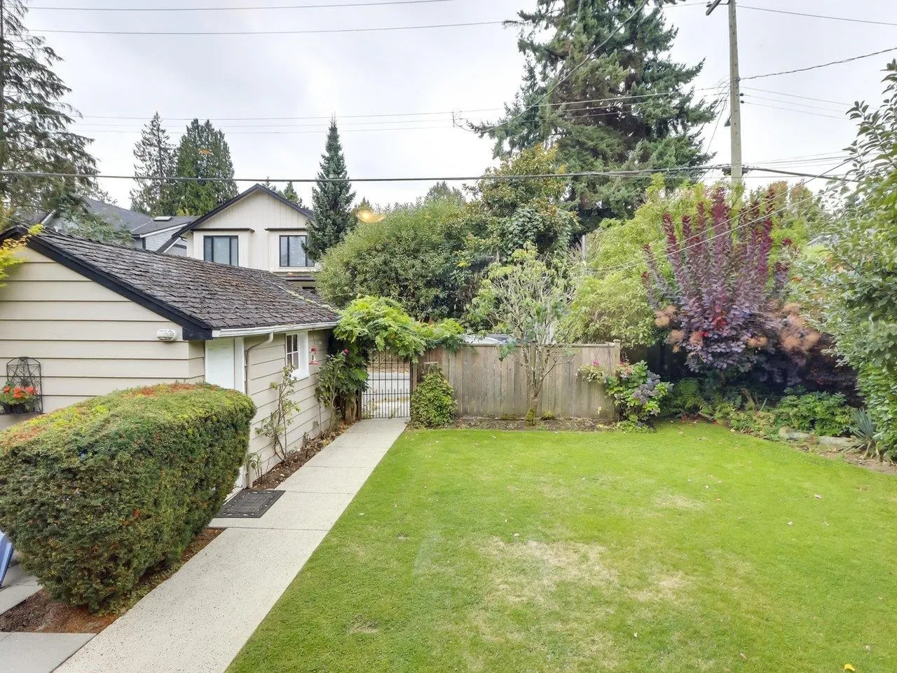 3238 W King Edward Avenue
