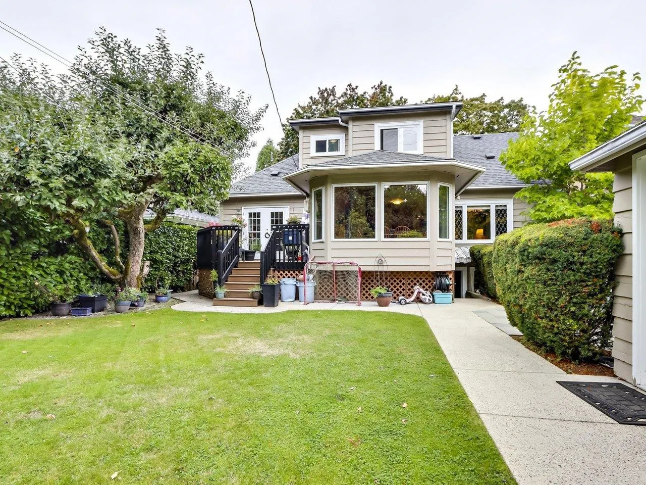 3238 W King Edward Avenue