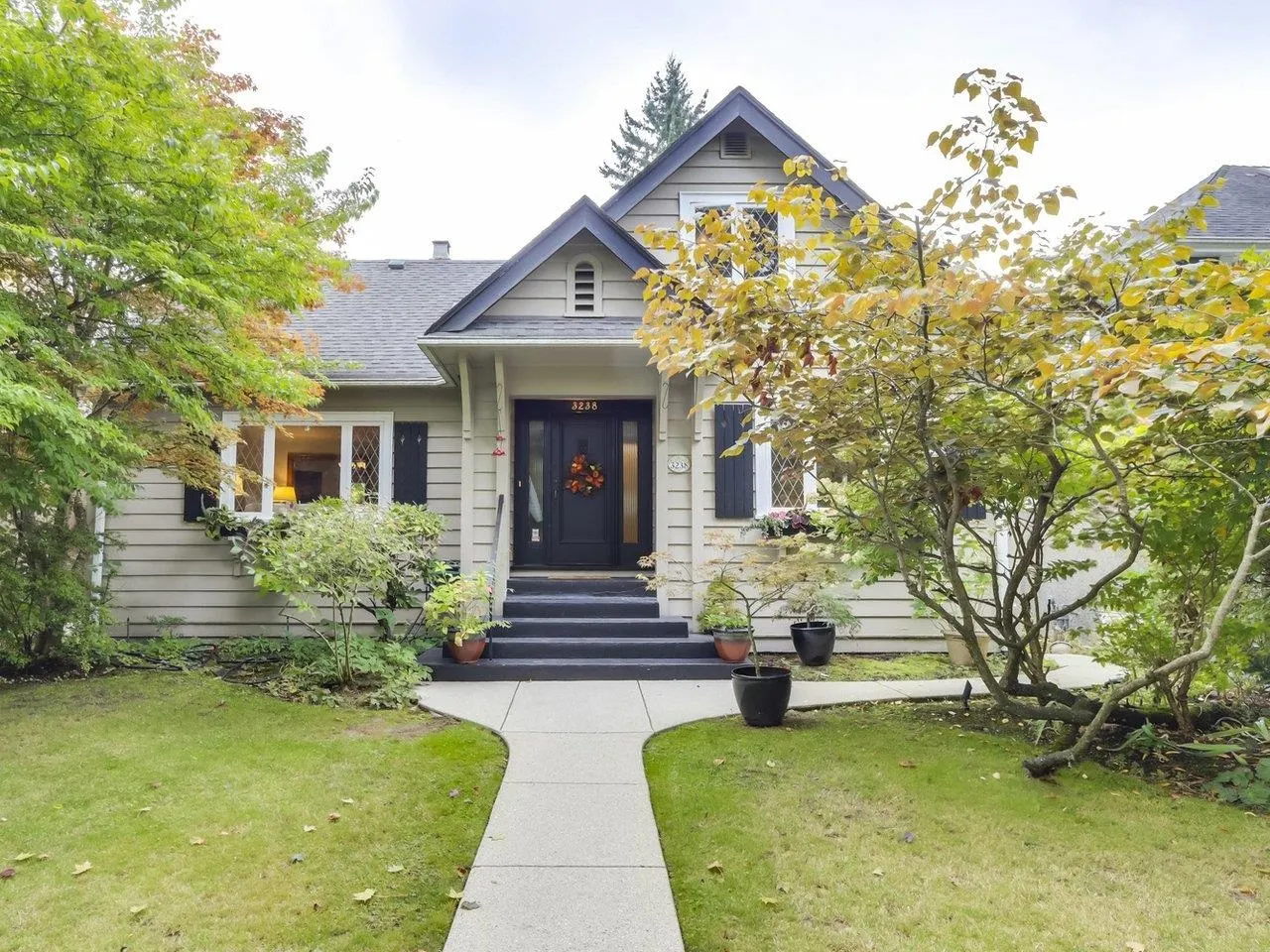 3238 W King Edward Avenue
