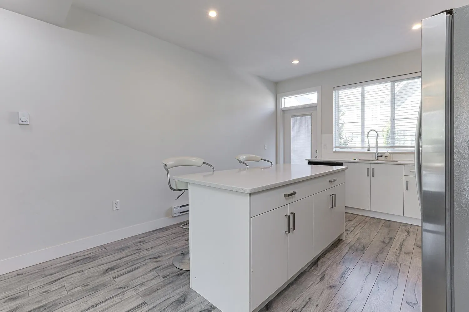 7 8699 158 Street