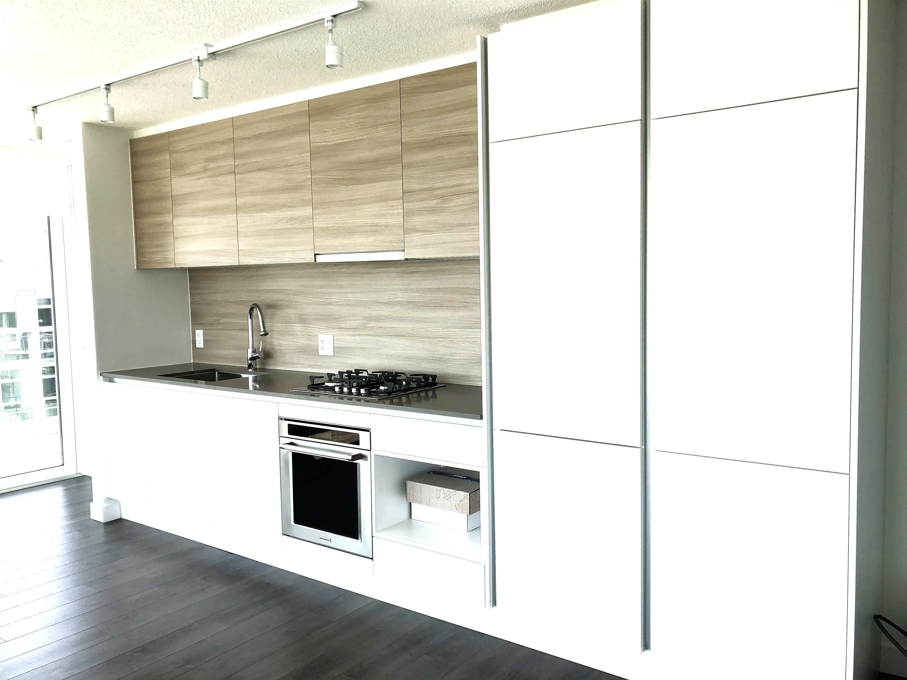 1905 908 Quayside Drive