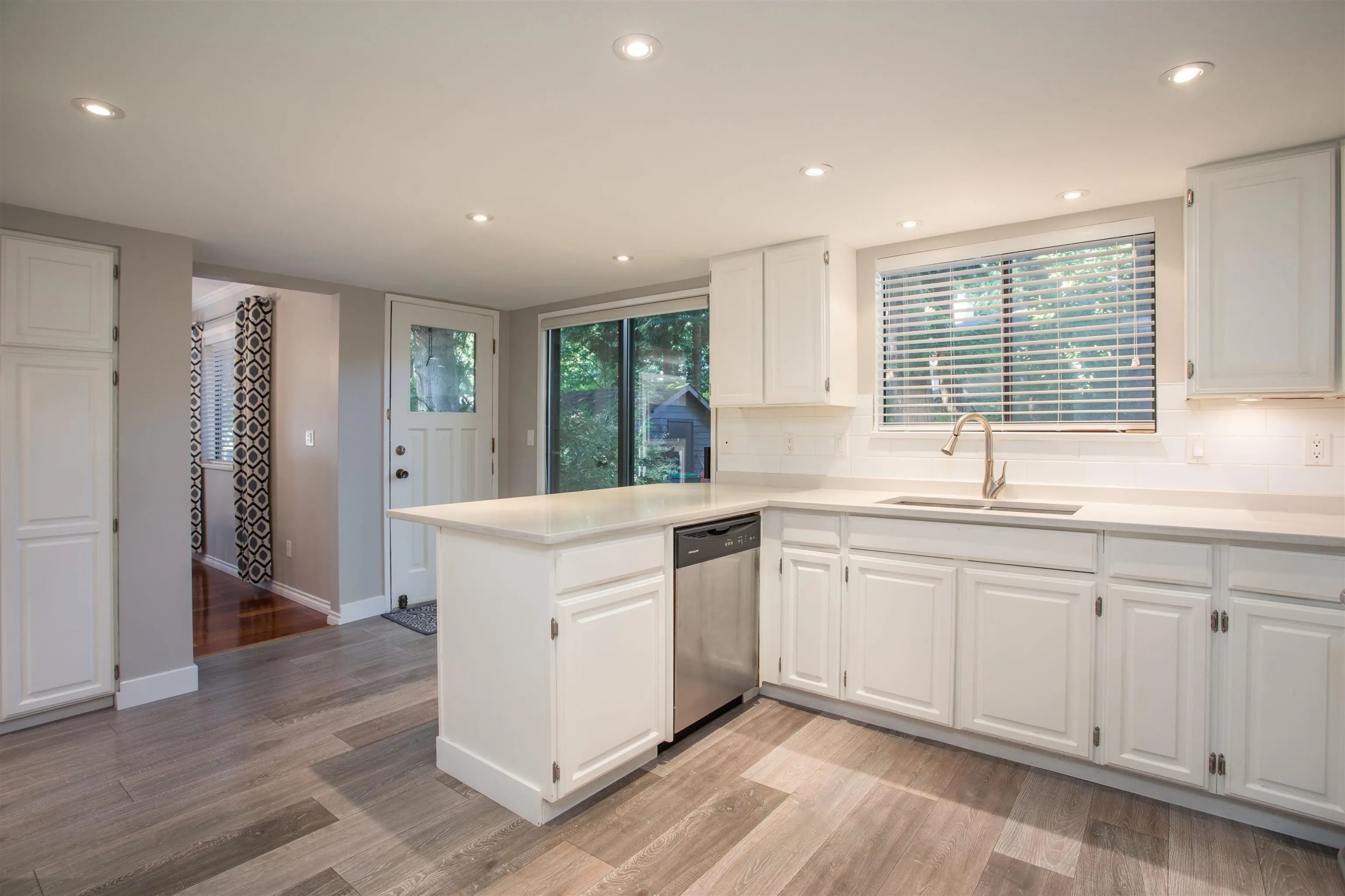 103 12743 16 Avenue