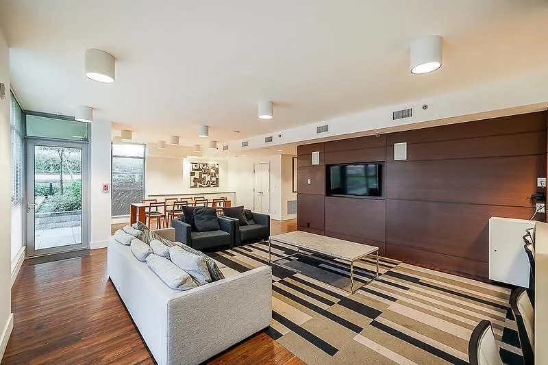 2605 3008 Glen Drive