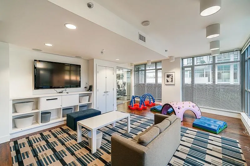 2605 3008 Glen Drive
