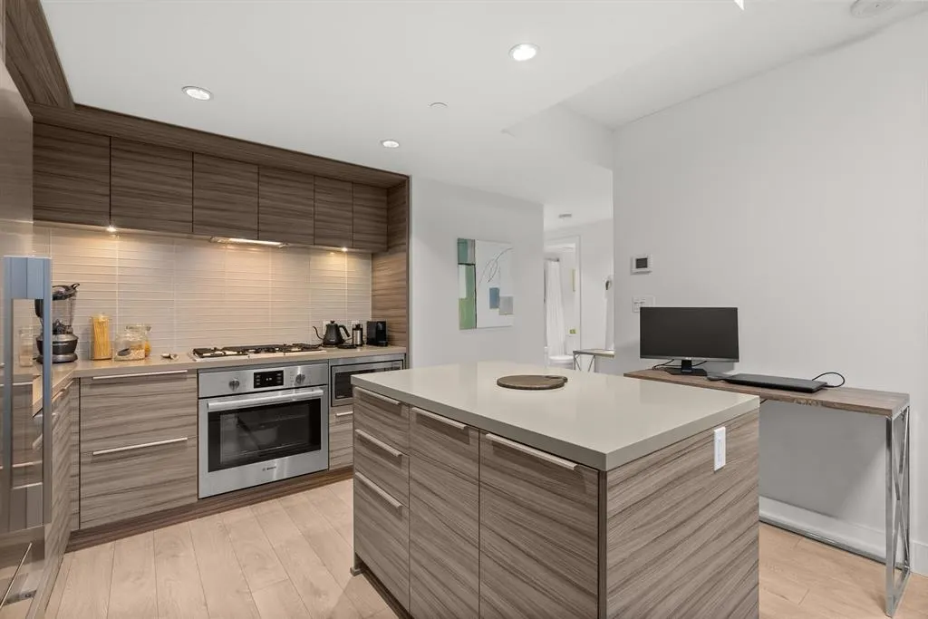 1909 1550 Fern Street