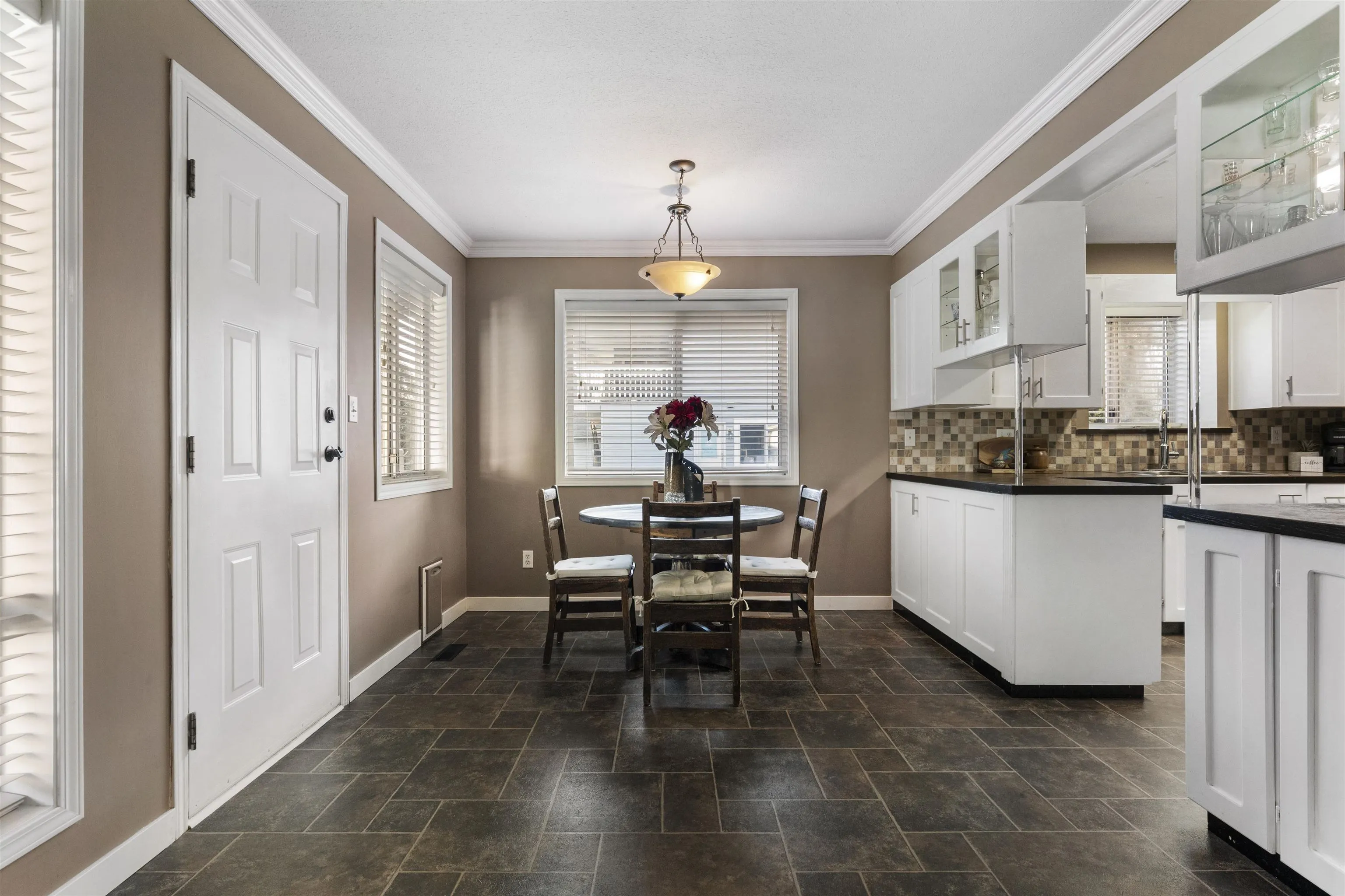 1636 Agassiz-Rosedale Highway No 9 Highway