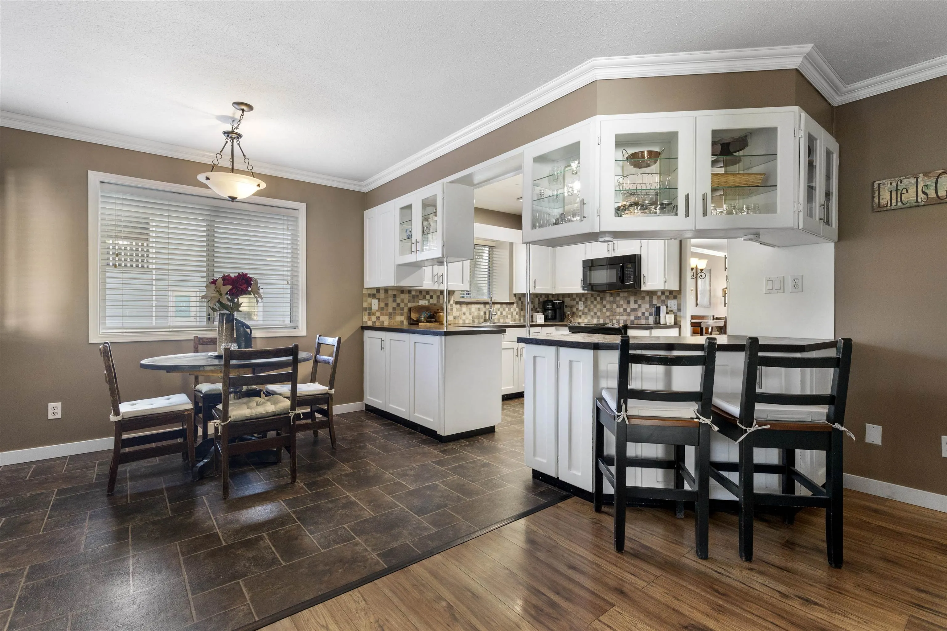 1636 Agassiz-Rosedale Highway No 9 Highway