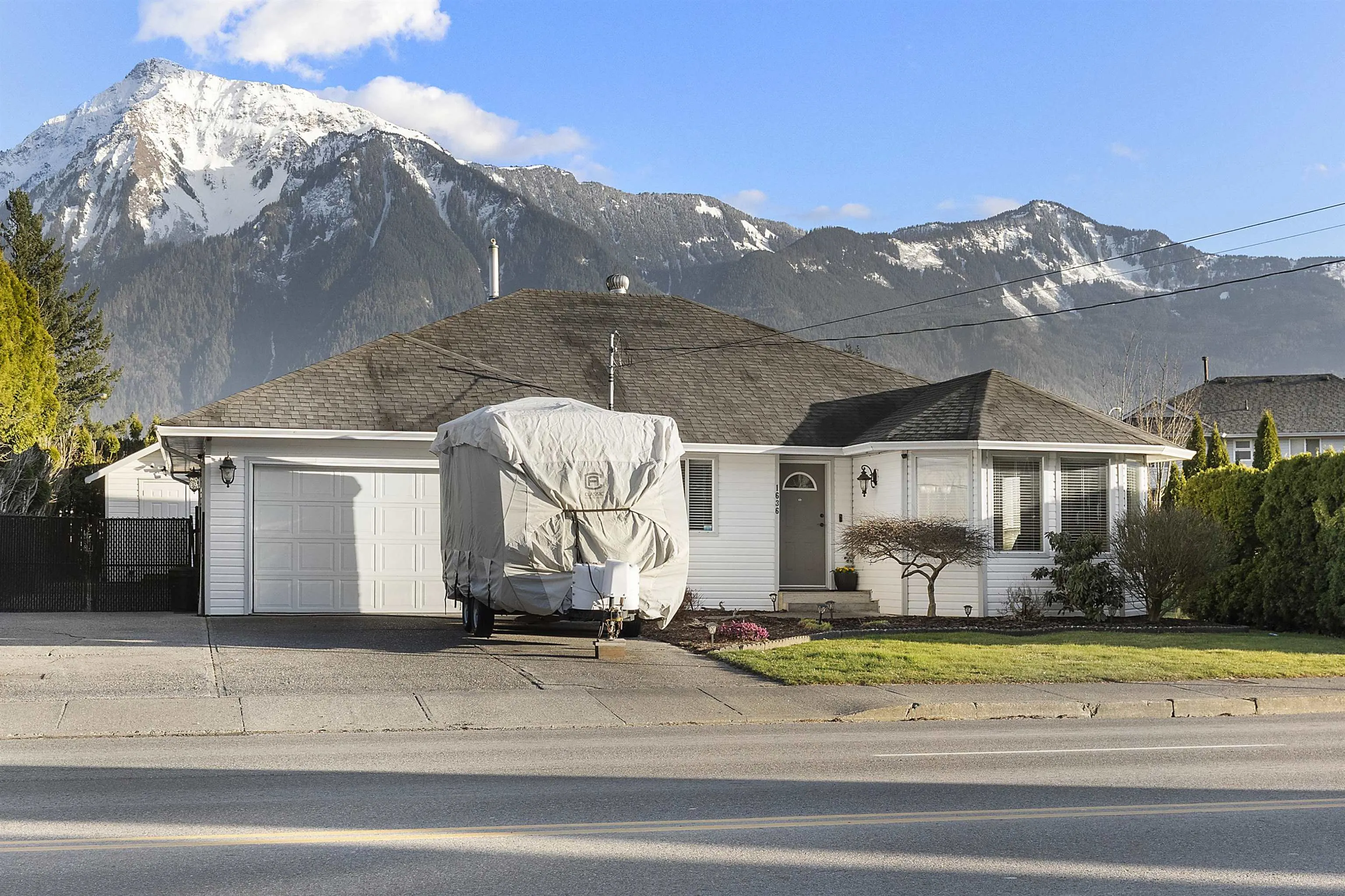 1636 Agassiz-Rosedale Highway No 9 Highway