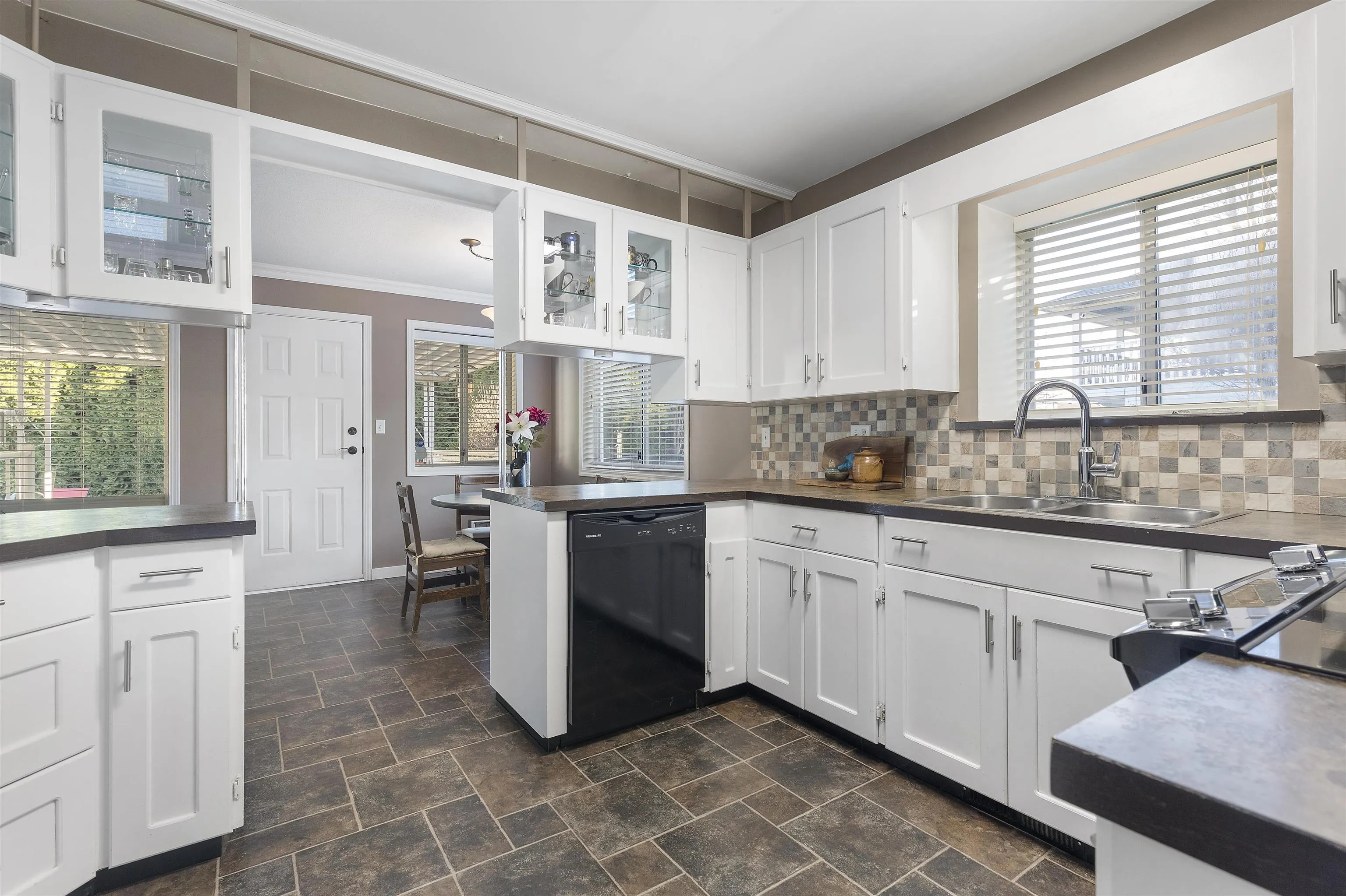 1636 Agassiz-Rosedale Highway No 9 Highway