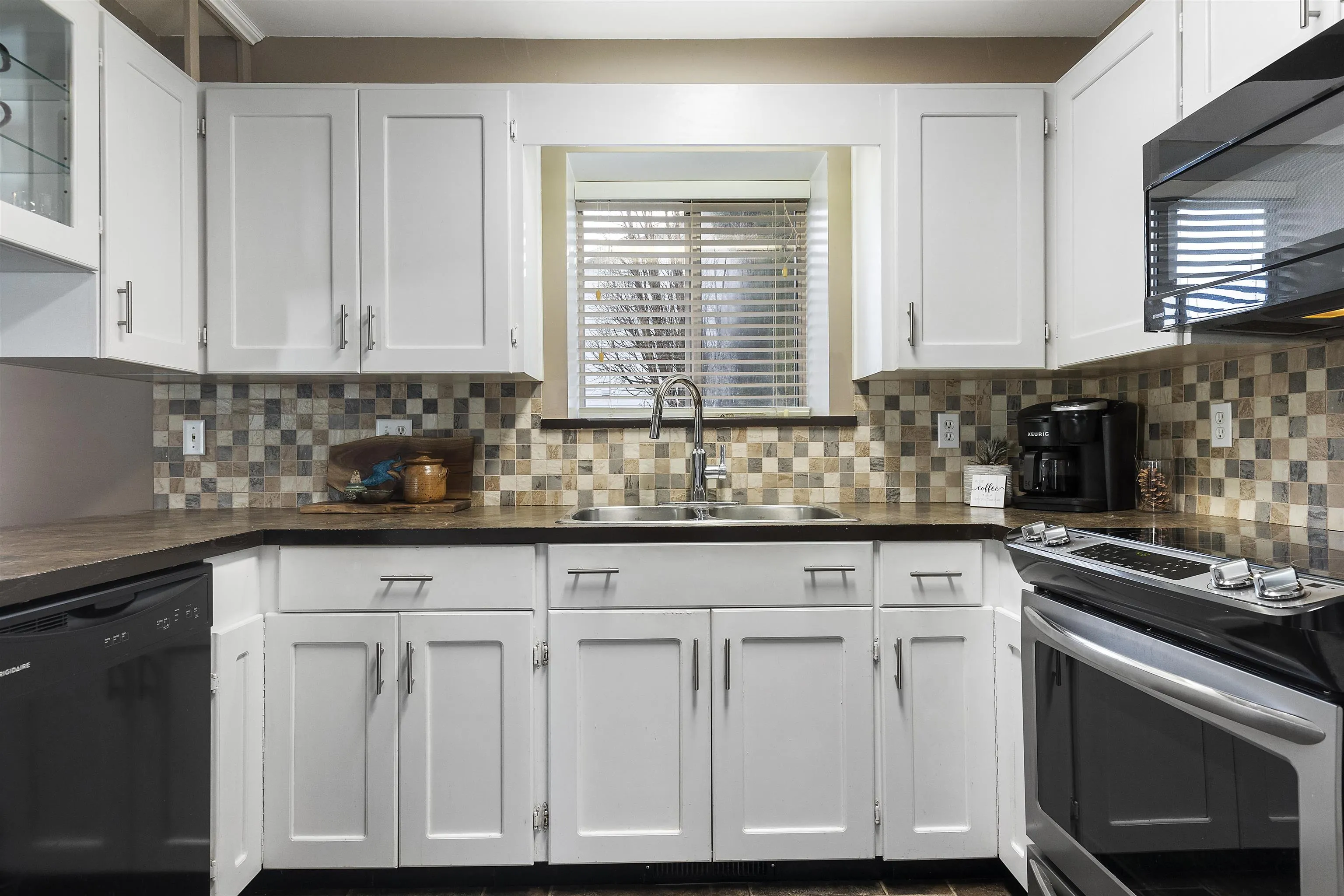 1636 Agassiz-Rosedale Highway No 9 Highway
