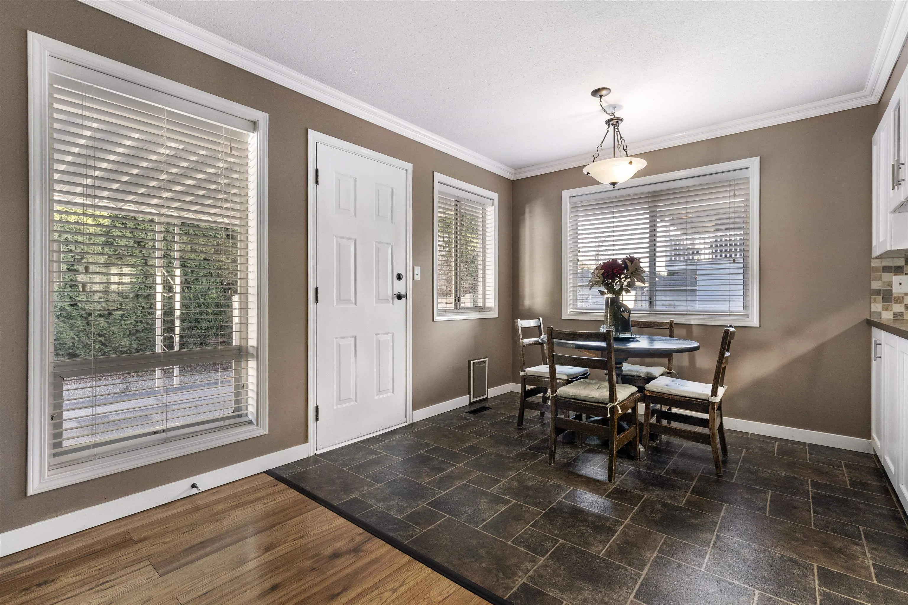 1636 Agassiz-Rosedale Highway No 9 Highway