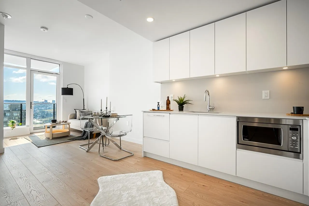 3110 2181 Madison Avenue