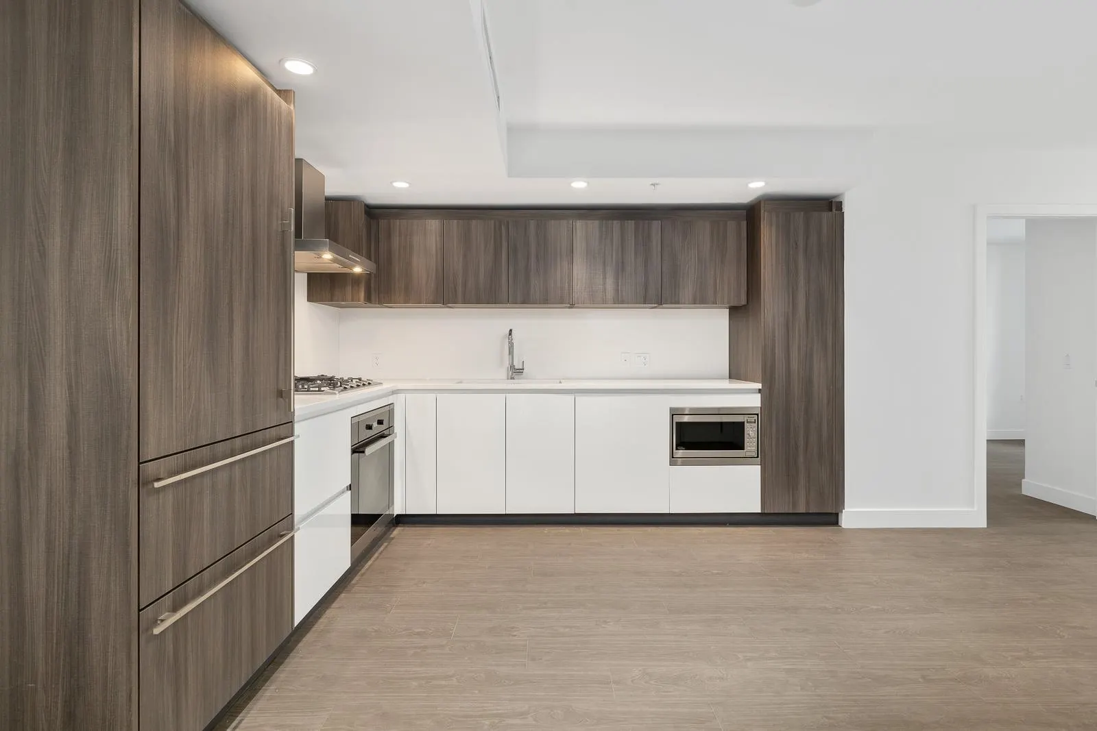 854 6328 W No.3 Road