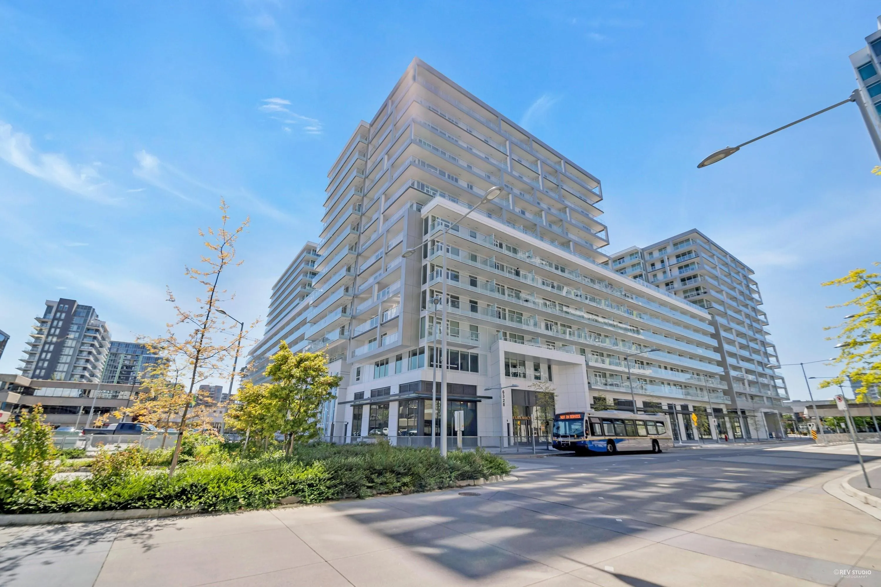854 6328 W No.3 Road
