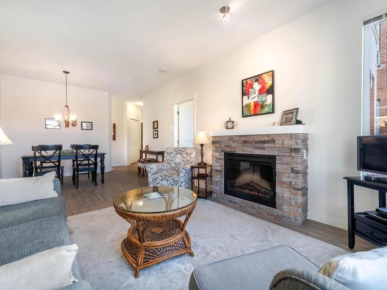 203 717 Chesterfield Avenue
