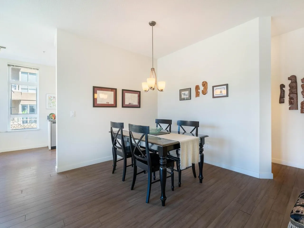203 717 Chesterfield Avenue