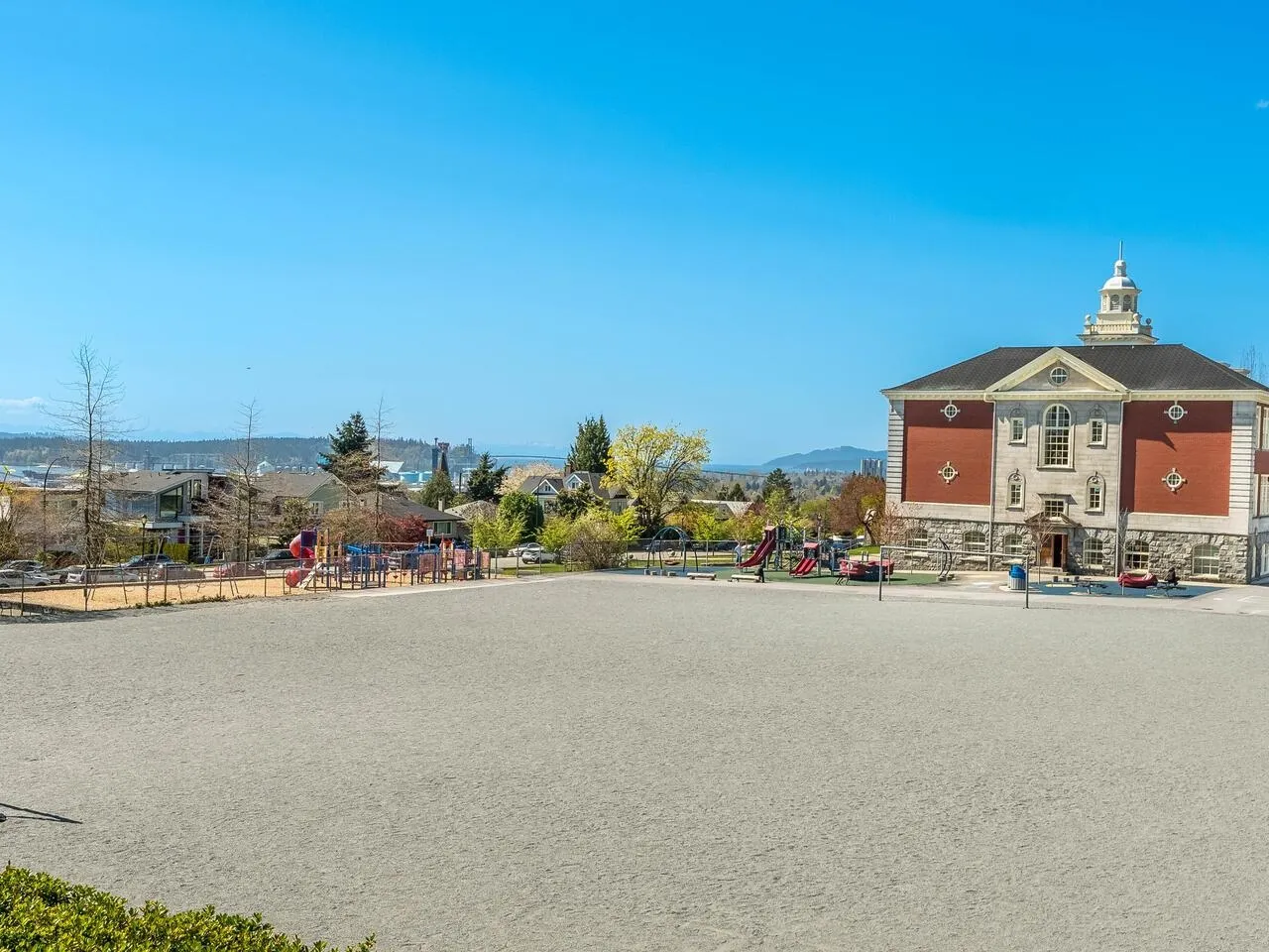 203 717 Chesterfield Avenue
