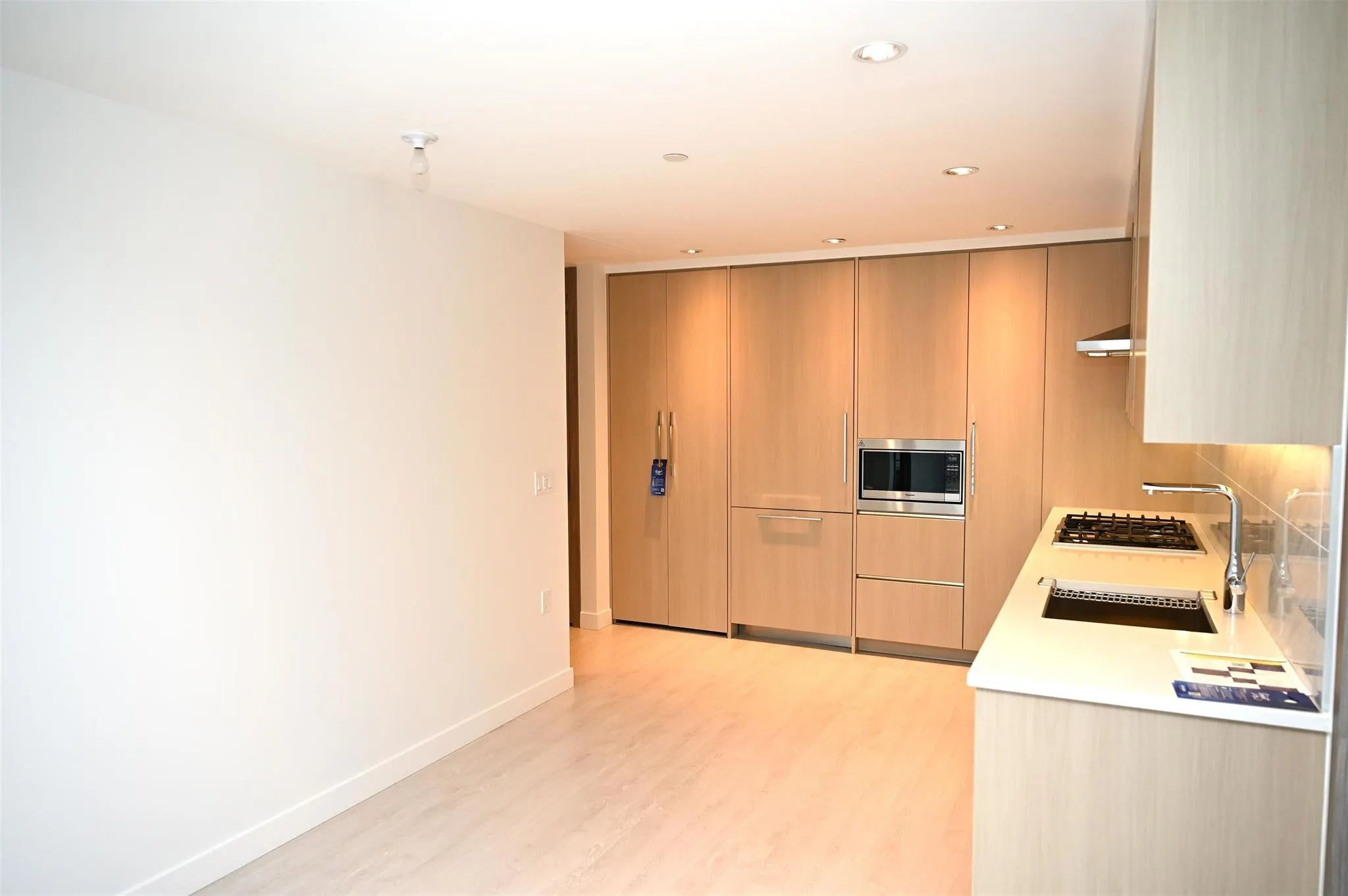 1411 4730 Lougheed Highway