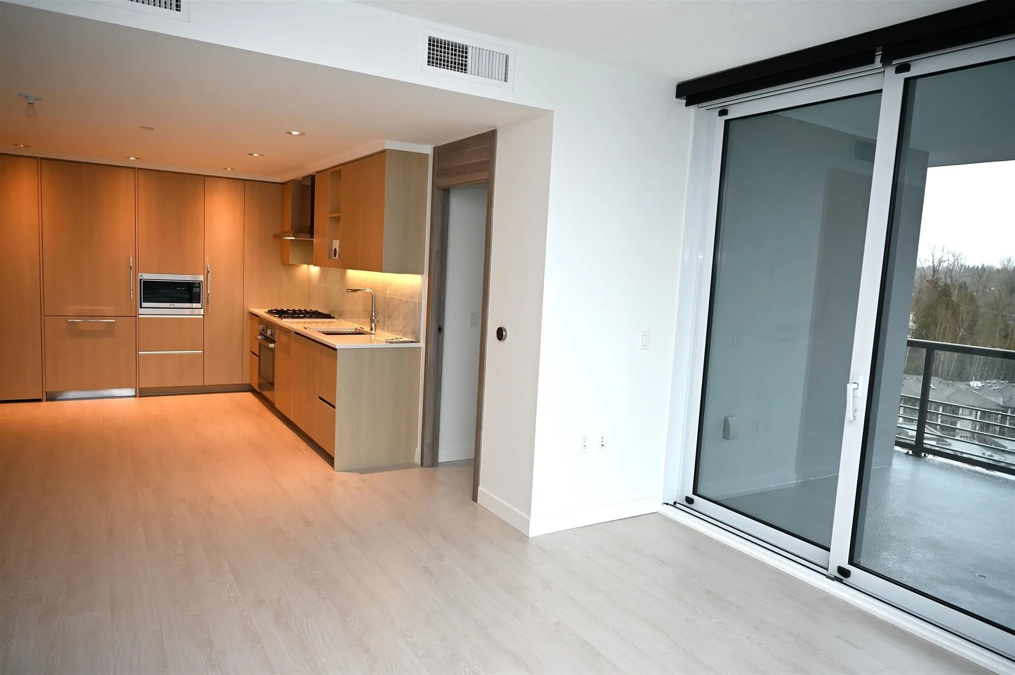 1411 4730 Lougheed Highway