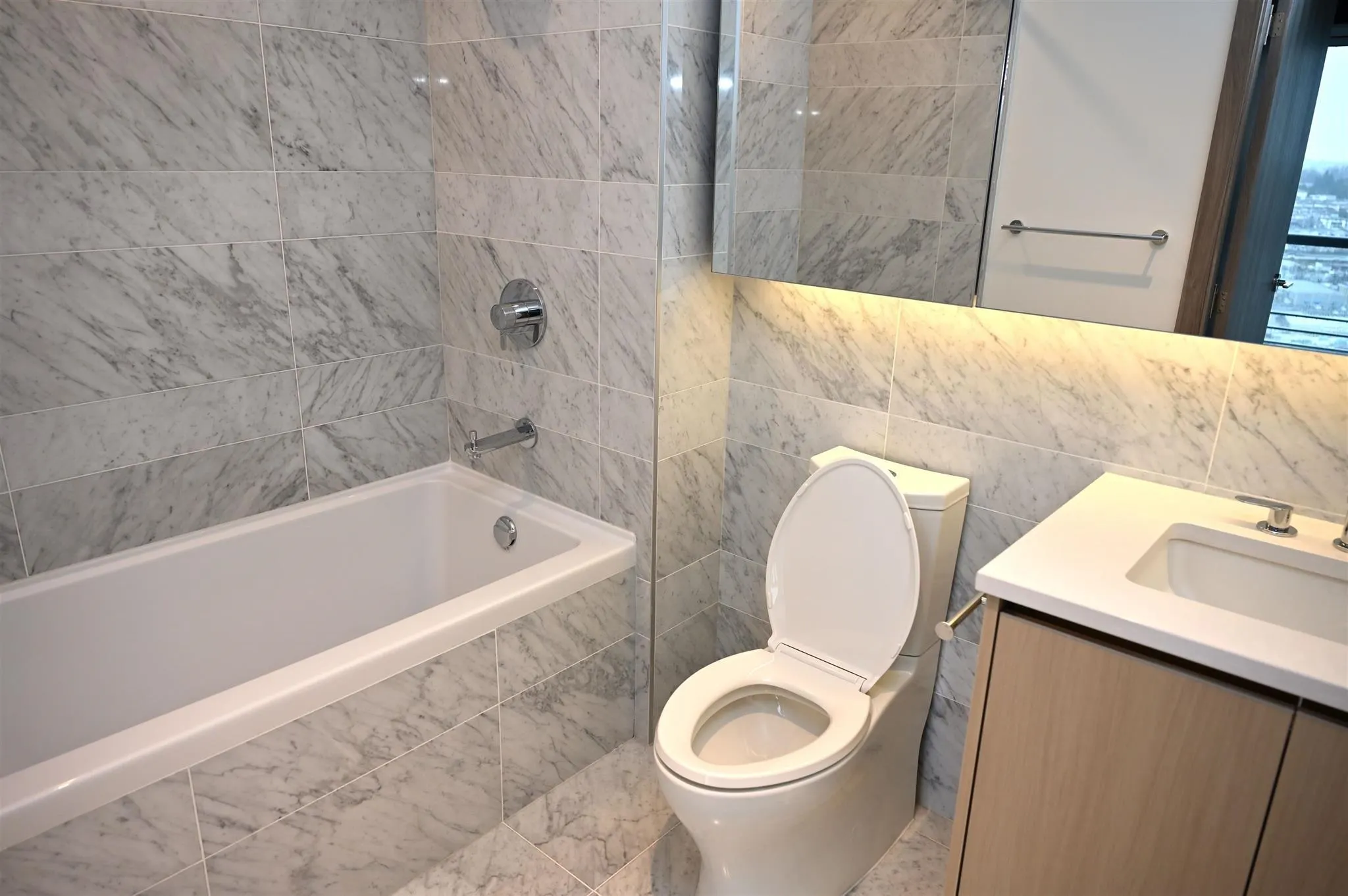 1411 4730 Lougheed Highway