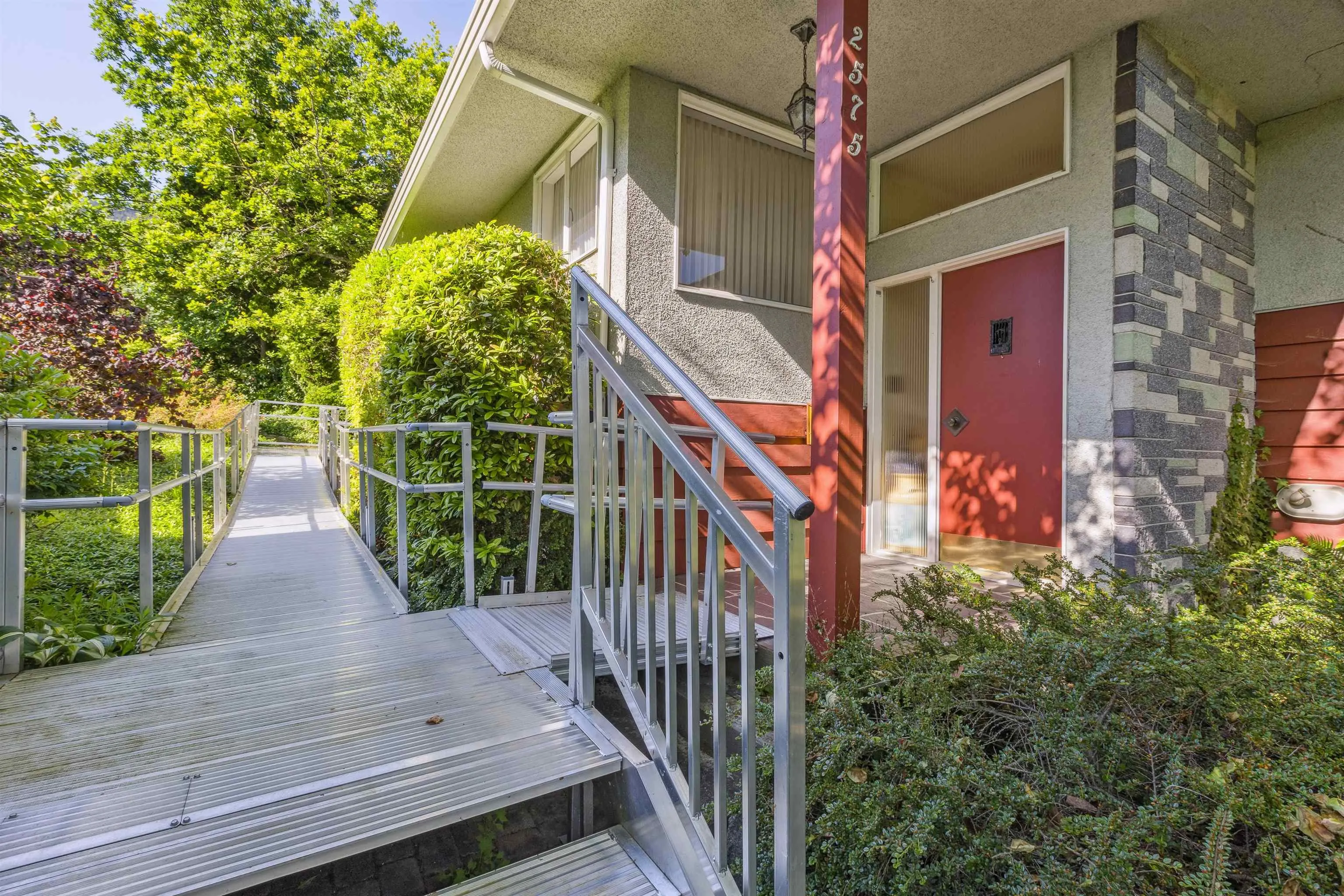 2575 Queens Avenue