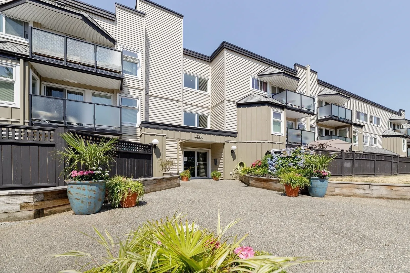 104 1850 E Southmere Crescent