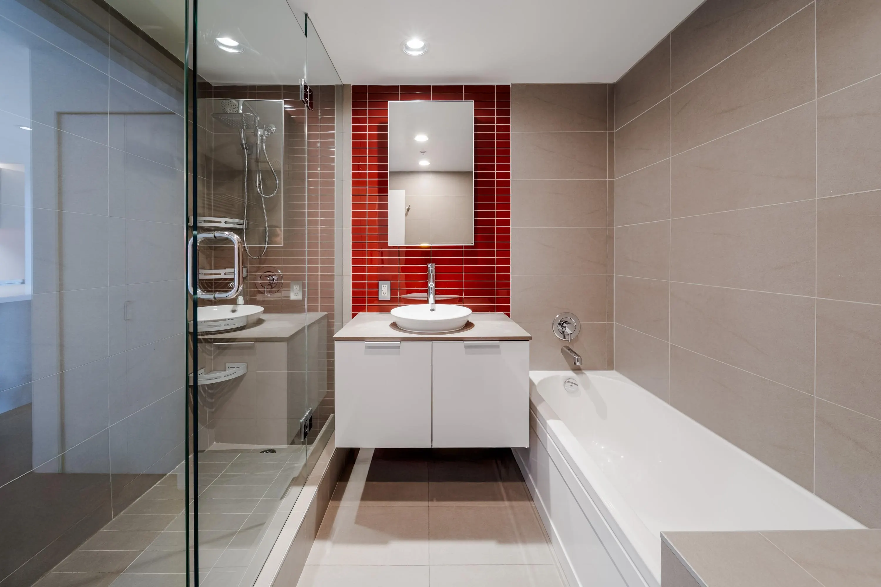 2508 108 W Cordova Street