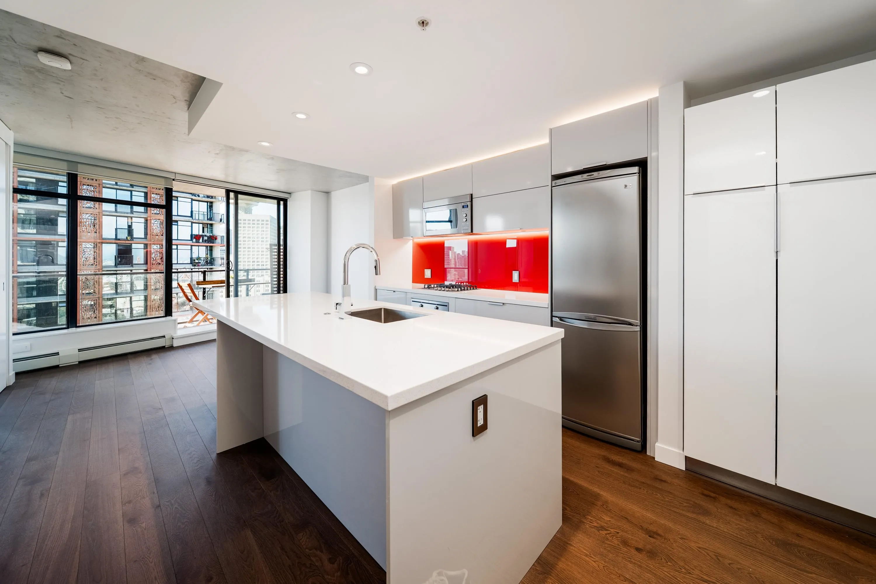 2508 108 W Cordova Street