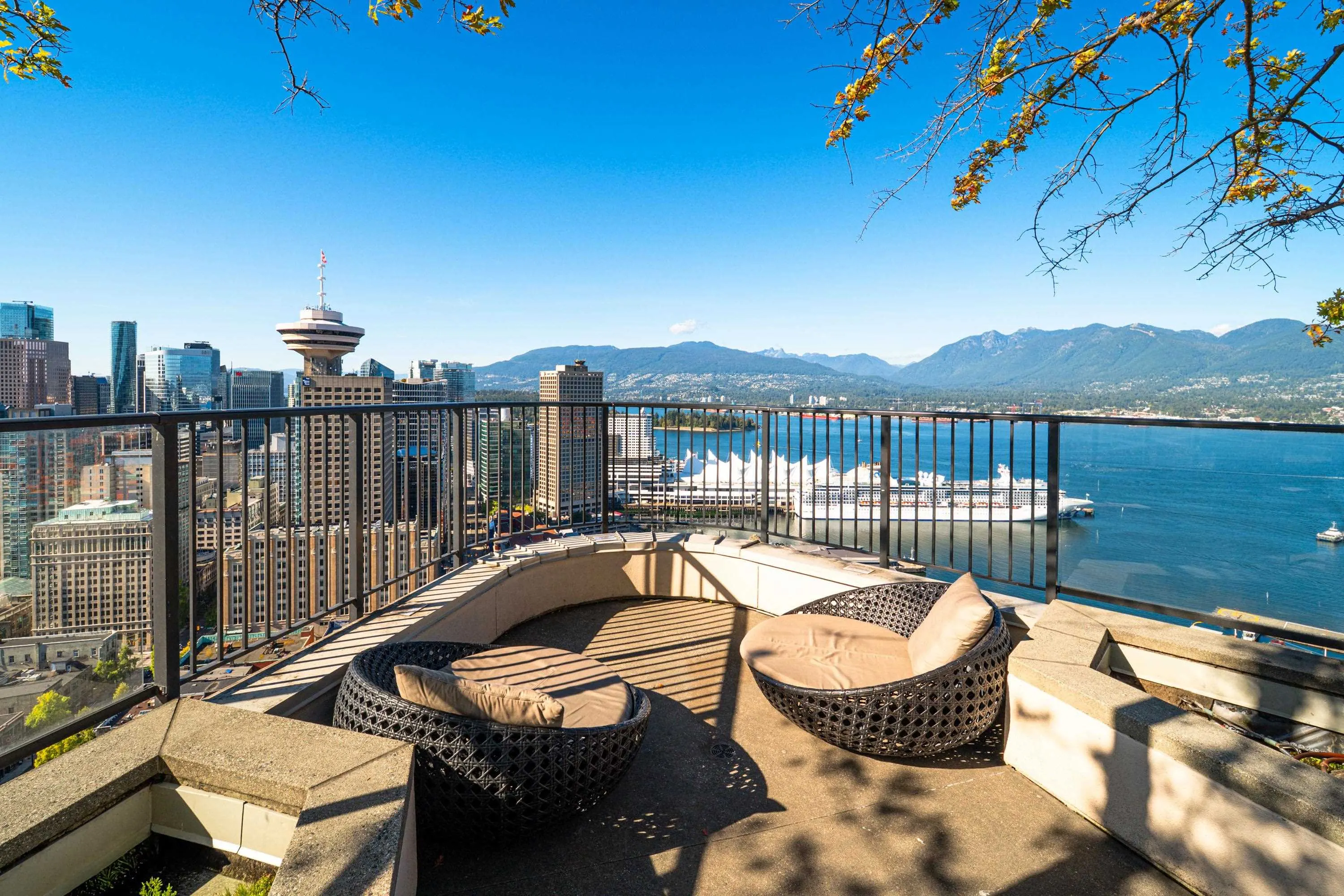 2508 108 W Cordova Street