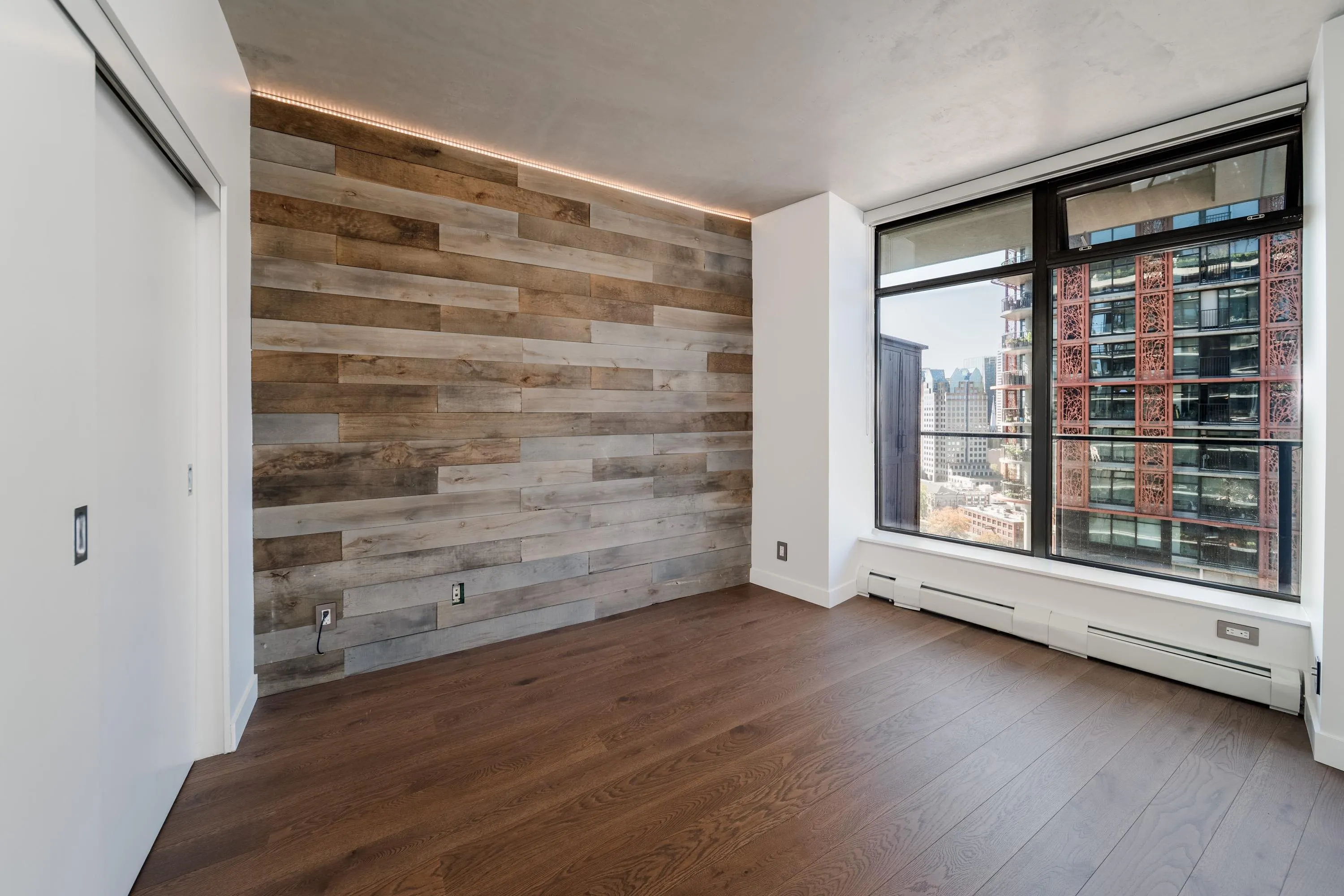 2508 108 W Cordova Street