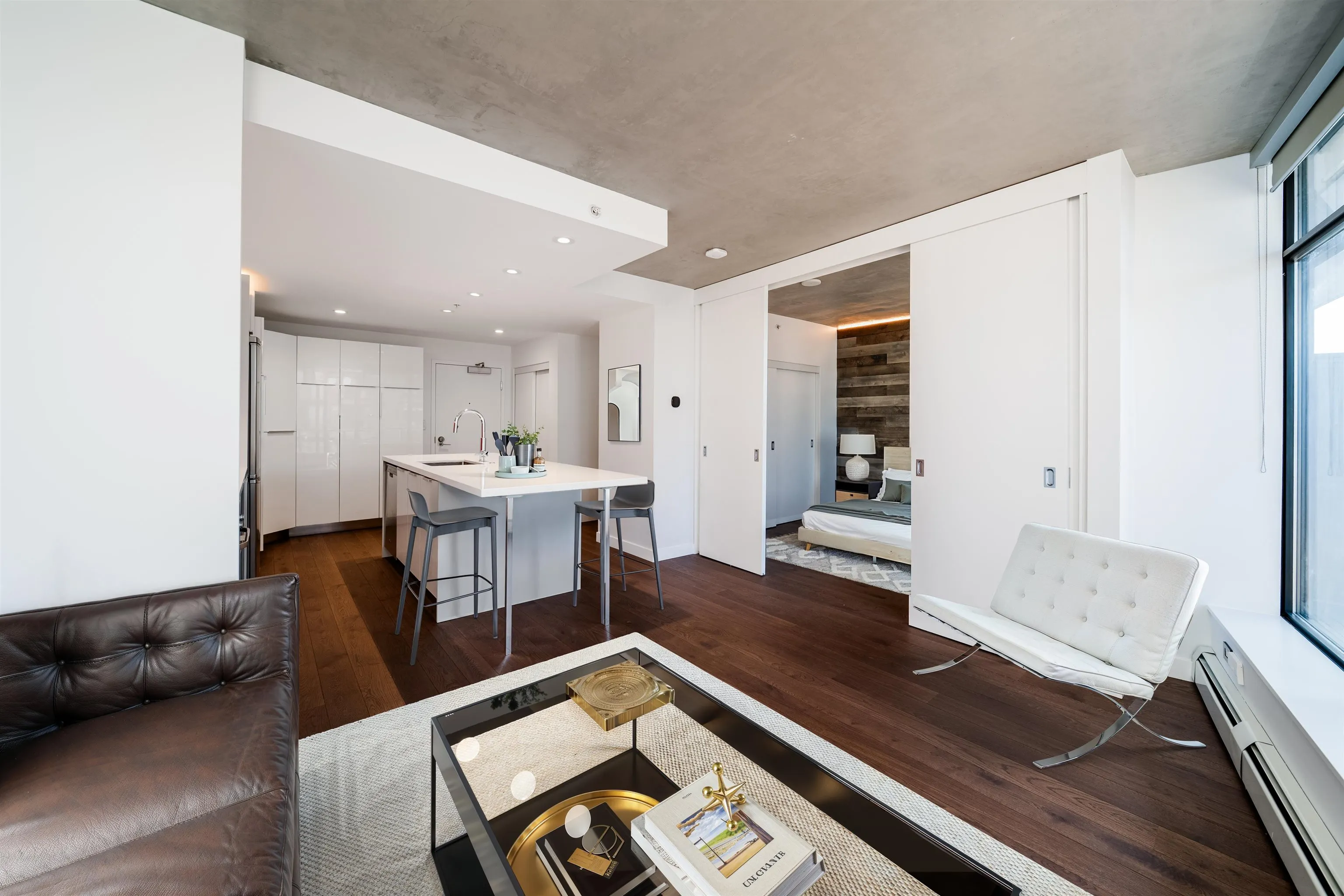 2508 108 W Cordova Street