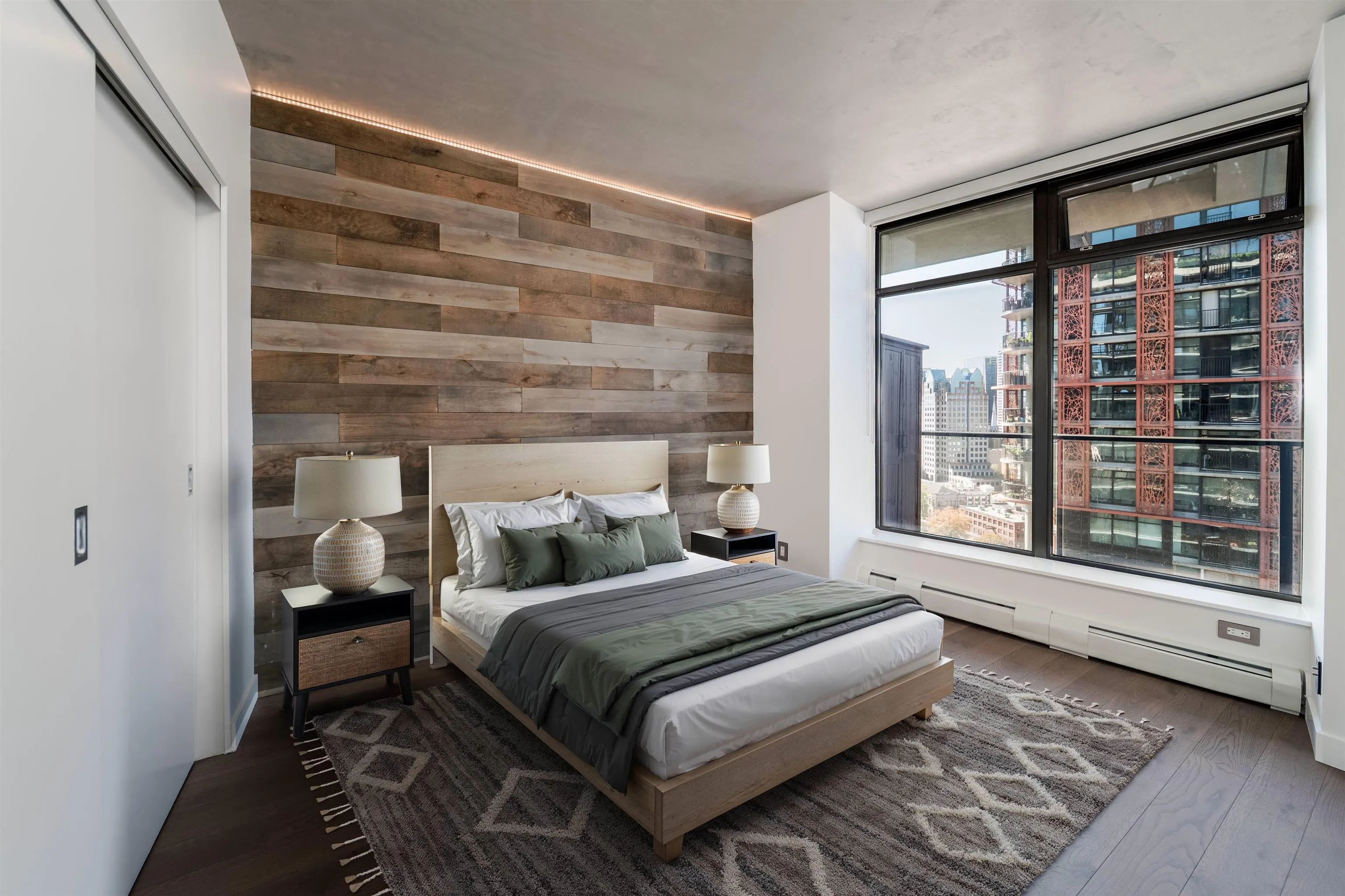 2508 108 W Cordova Street