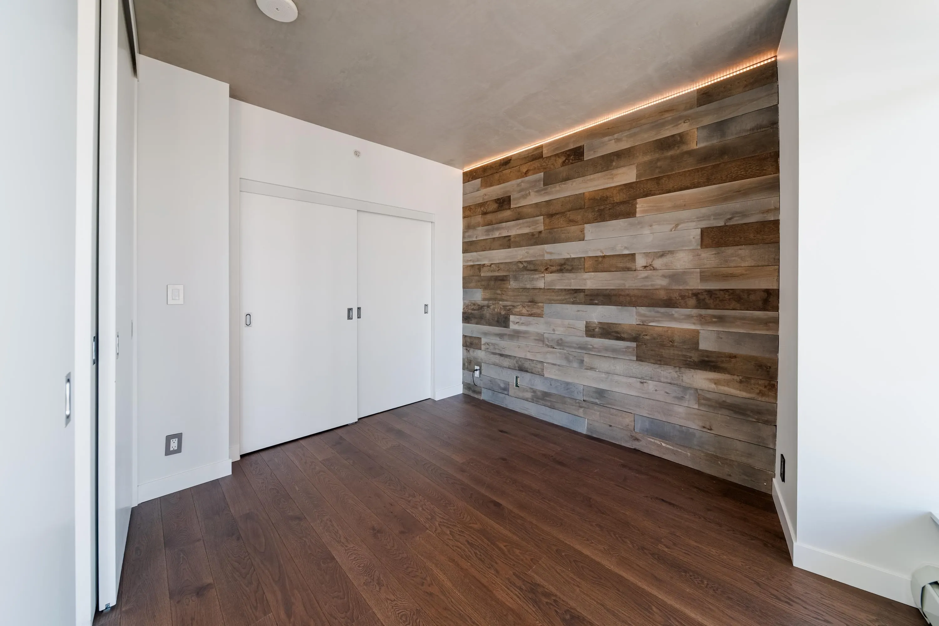 2508 108 W Cordova Street